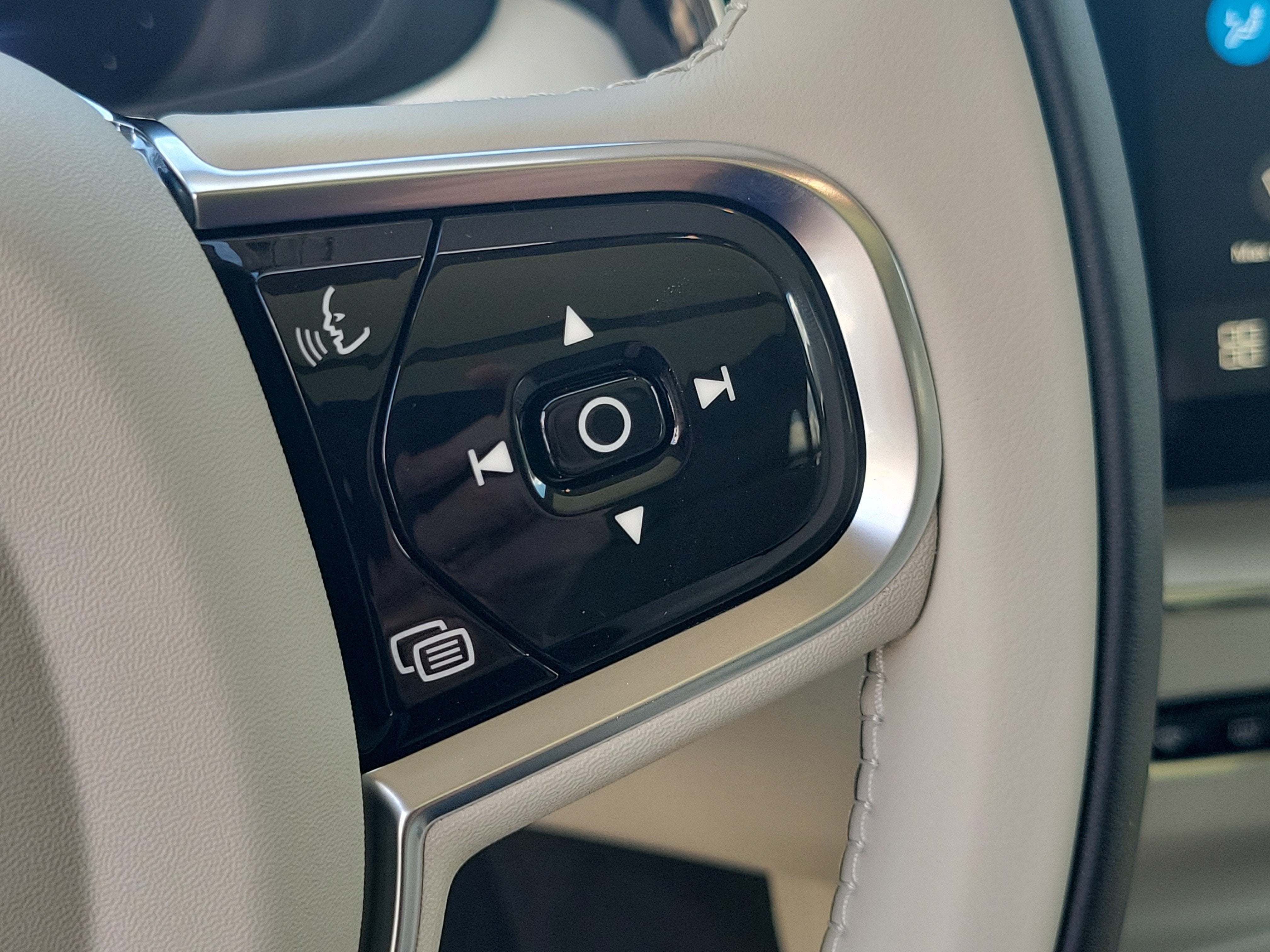 2026 Volvo XC60 Plug-In Hybrid Ultra