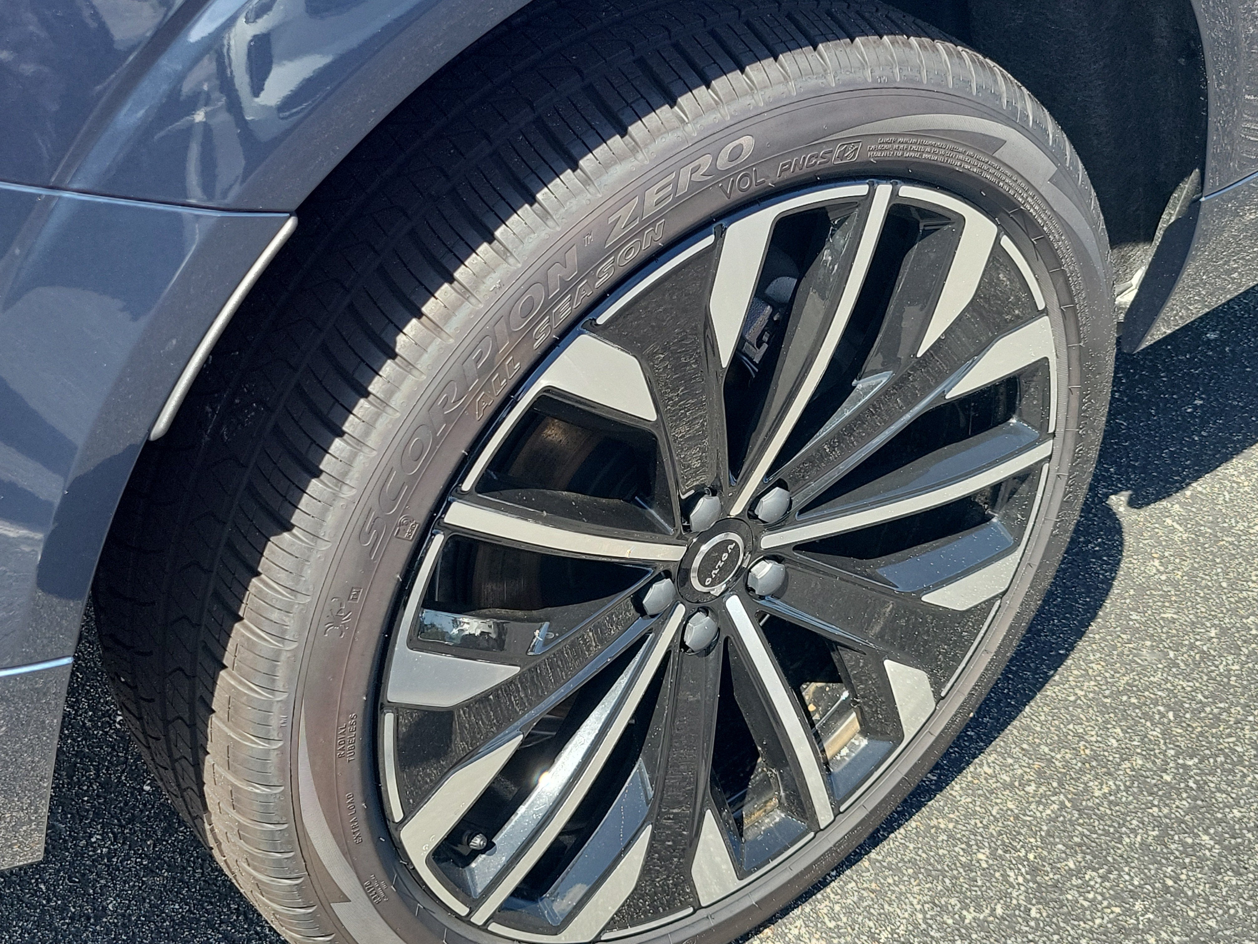2026 Volvo XC60 Plug-In Hybrid Ultra