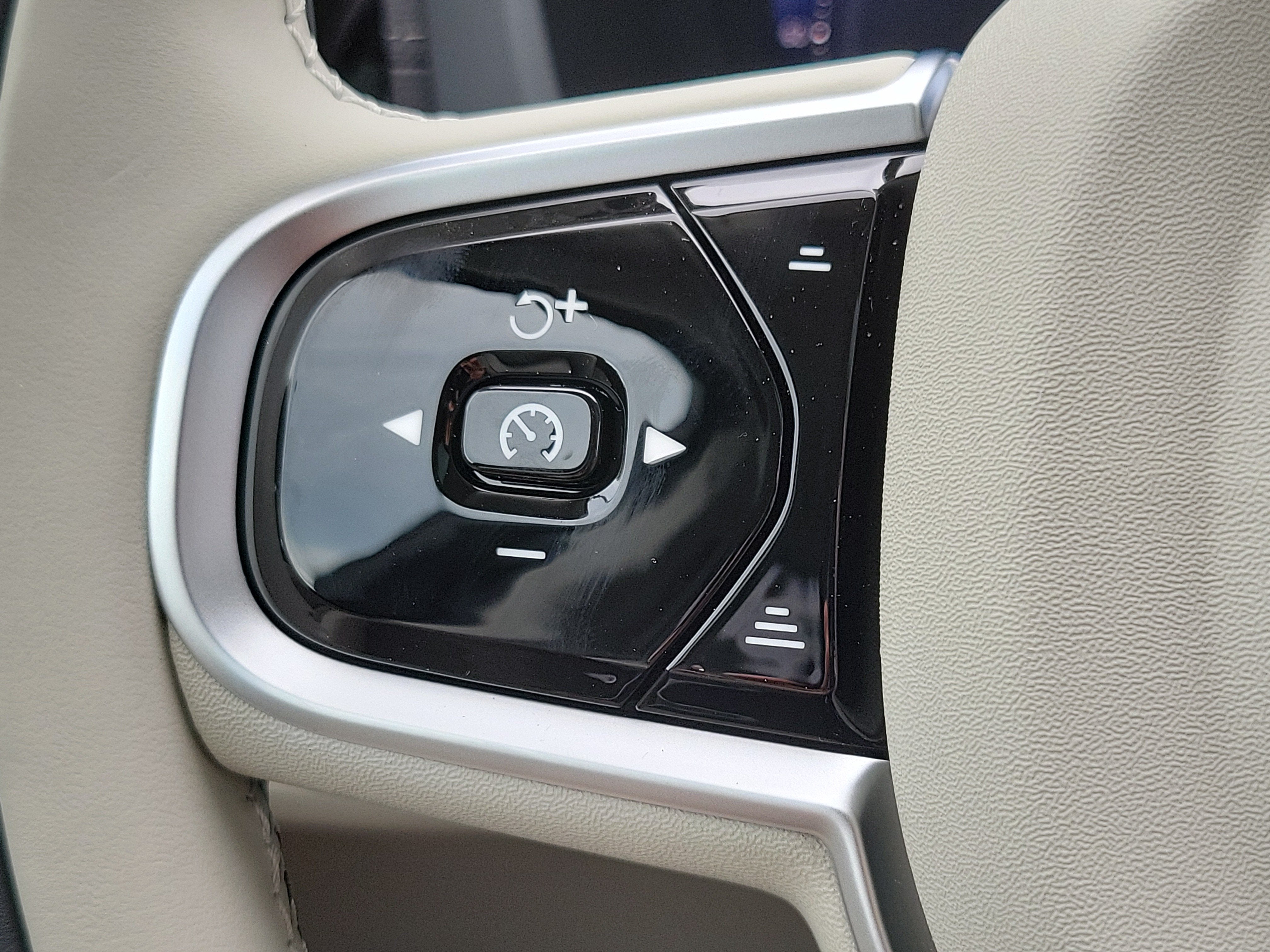 2026 Volvo XC60 Plug-In Hybrid Ultra