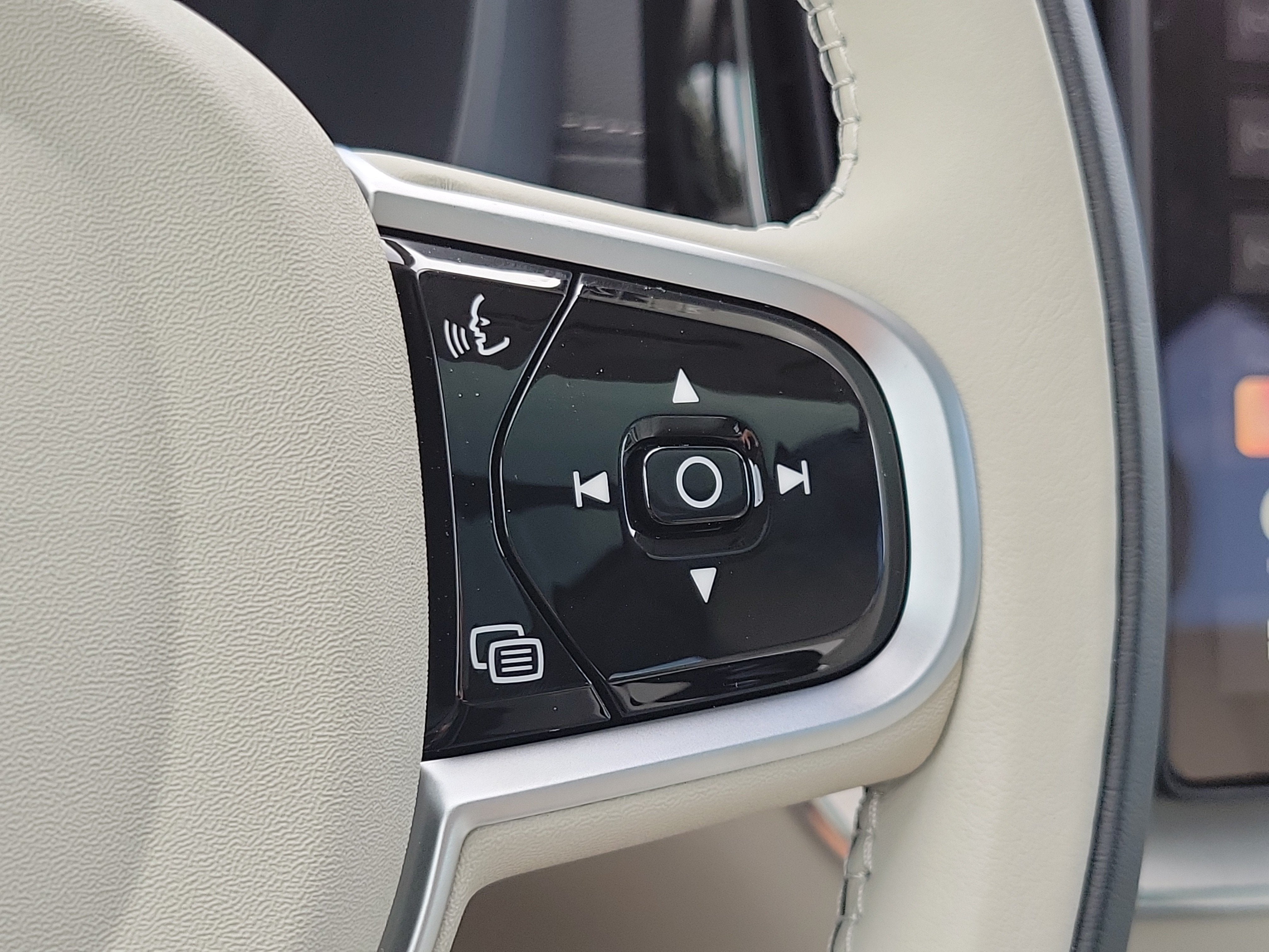 2026 Volvo XC60 Plug-In Hybrid Ultra