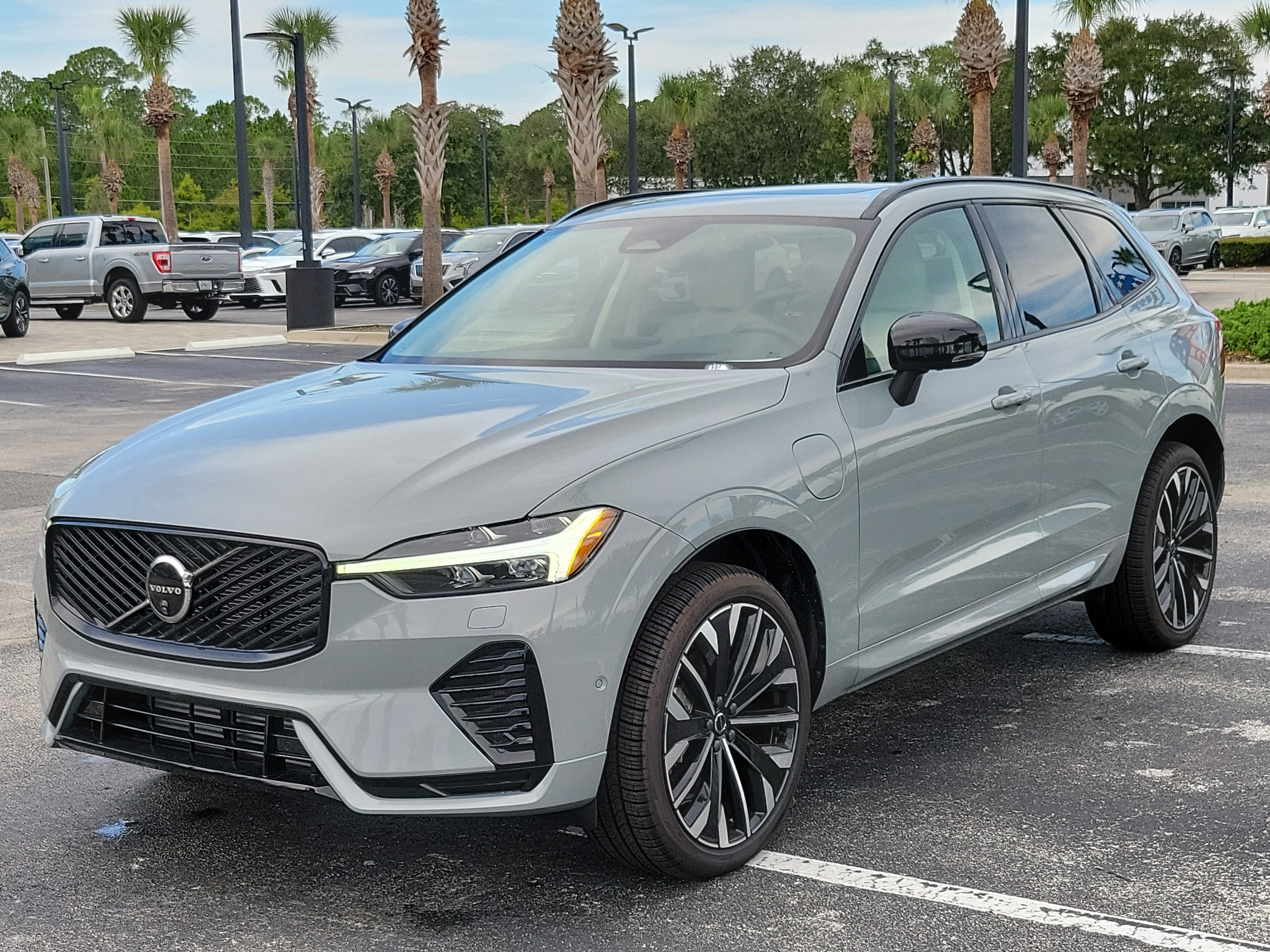 2026 Volvo XC60 Plug-In Hybrid Ultra