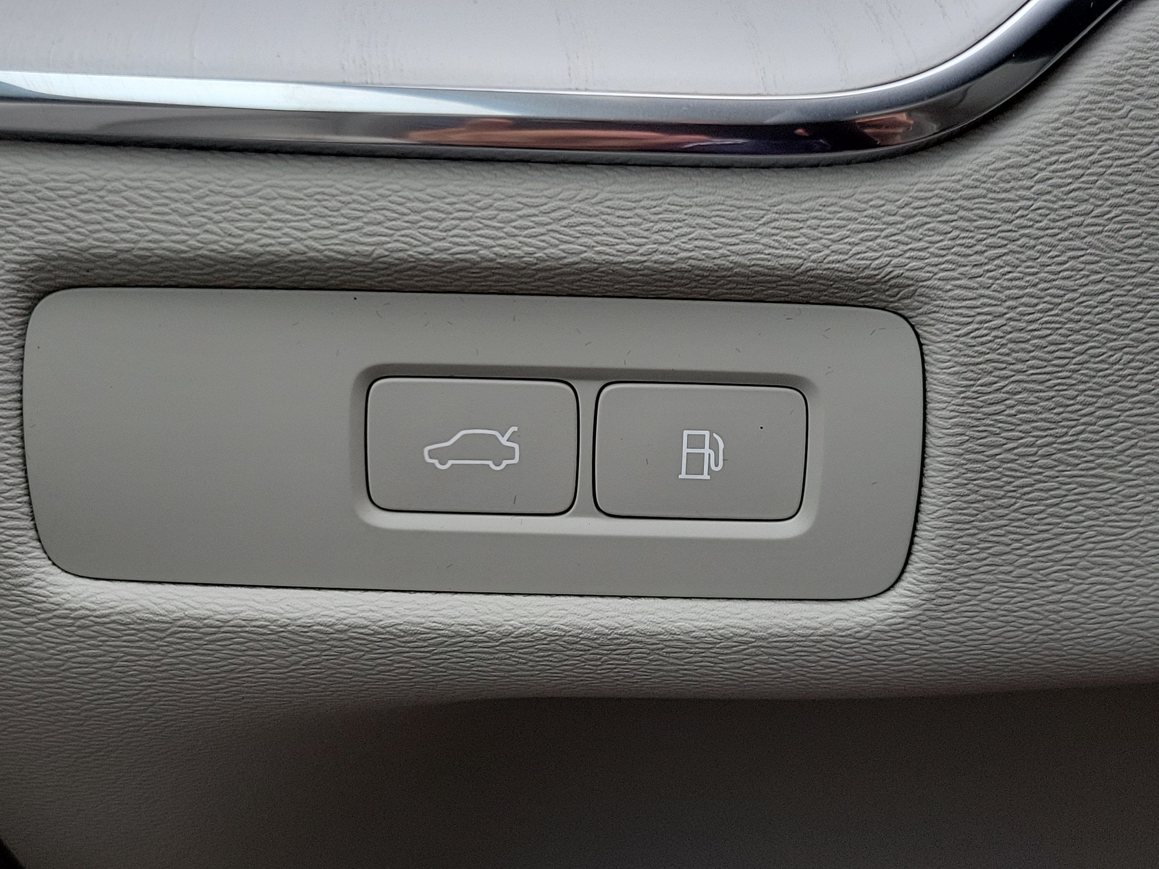 2026 Volvo XC60 Plug-In Hybrid Ultra