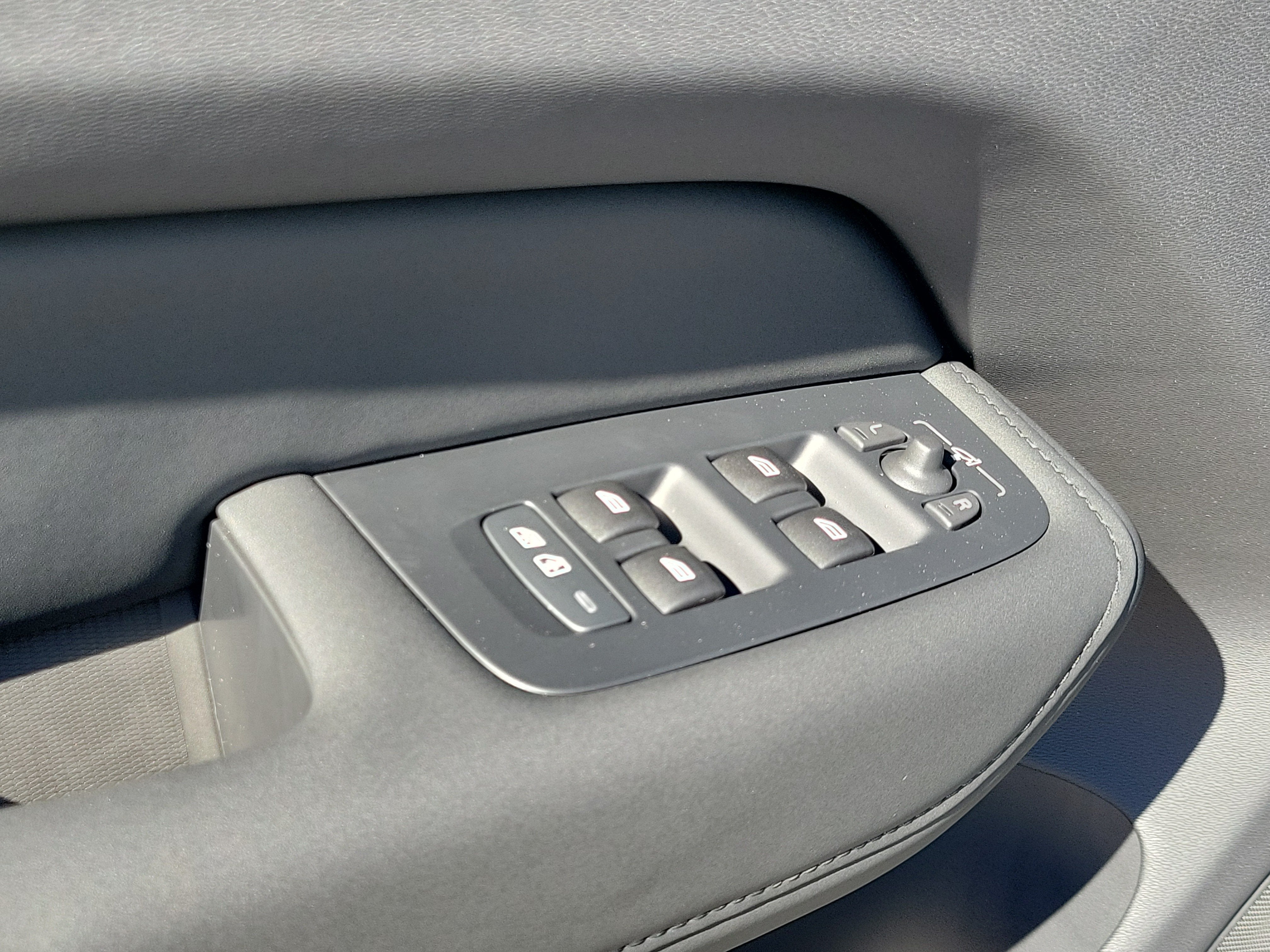2026 Volvo XC60 Plug-In Hybrid Ultra