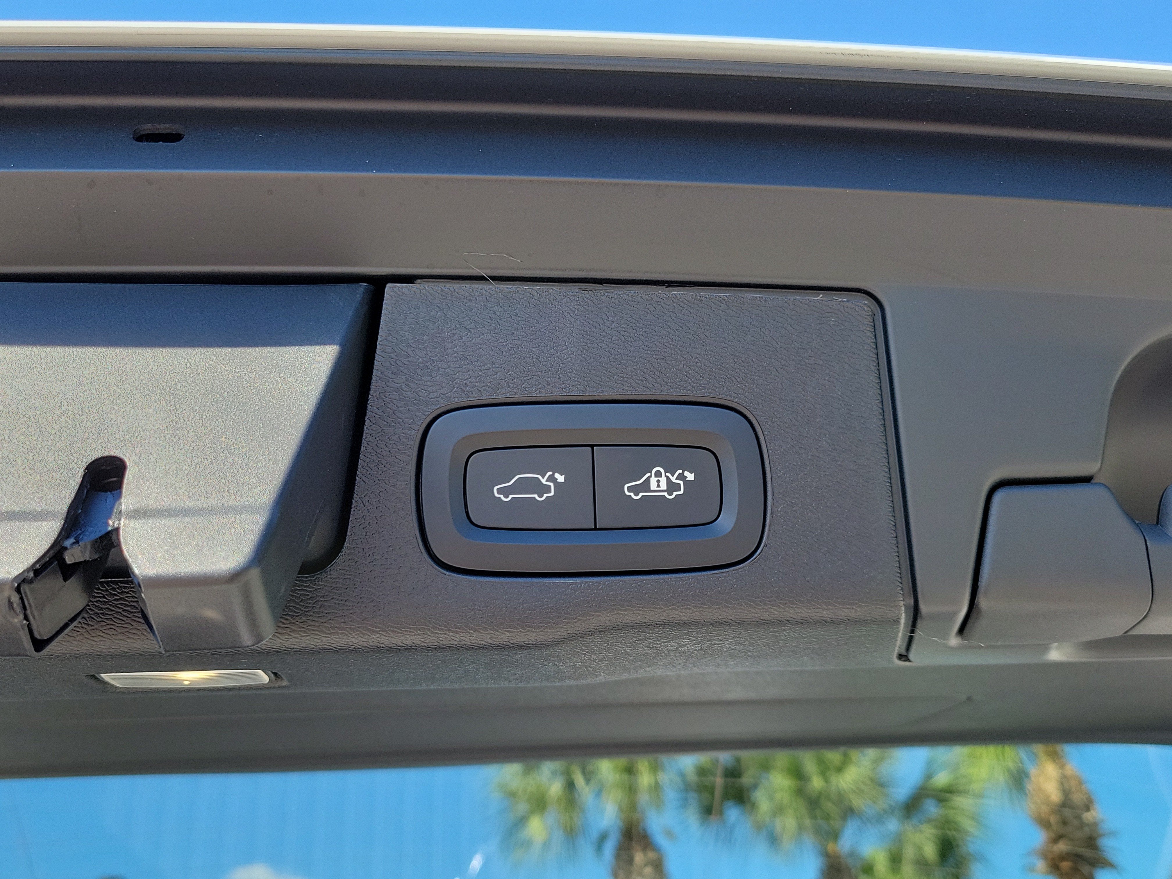 2027 Volvo XC60 Plug-In Hybrid Ultra