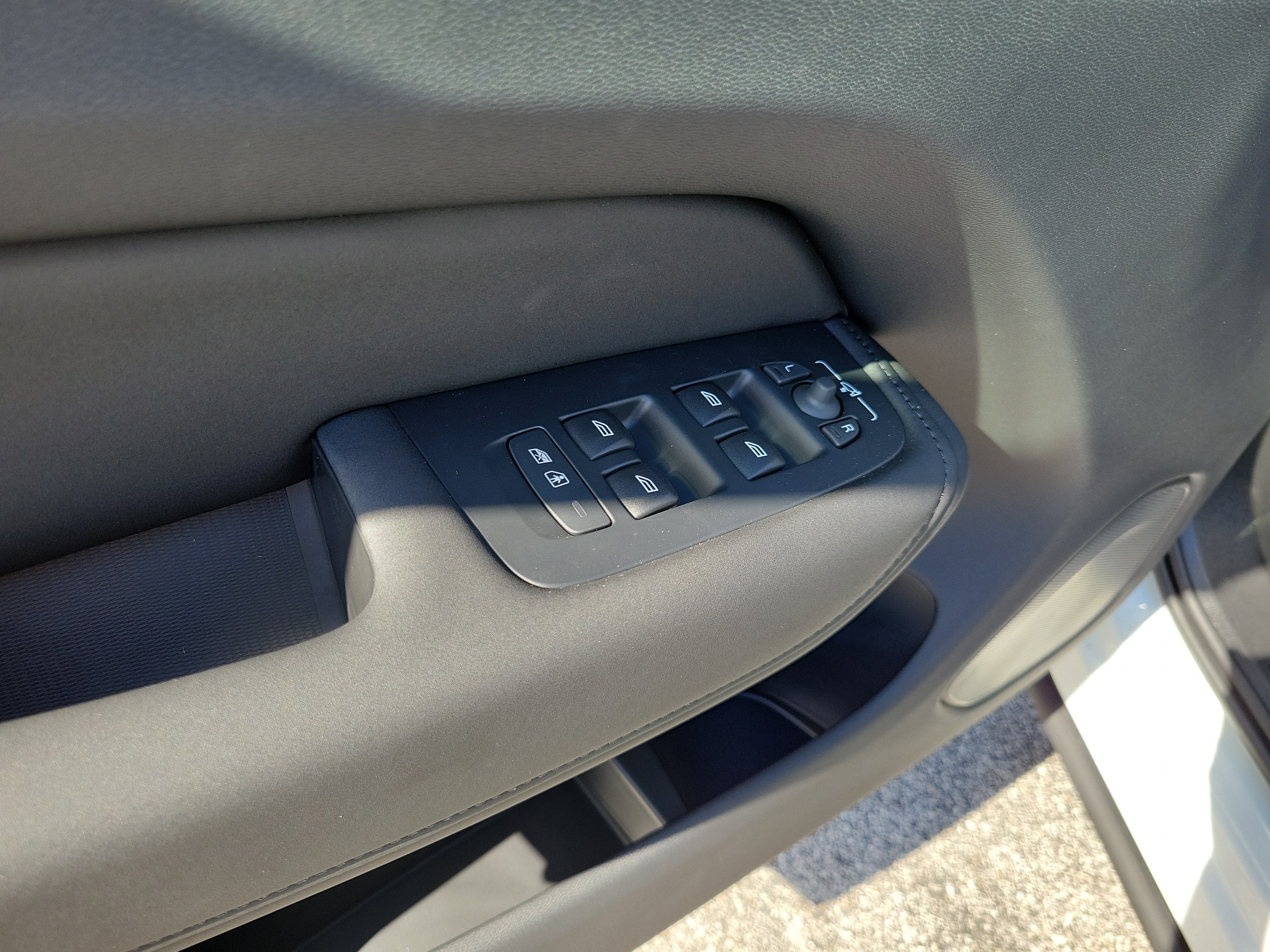 2027 Volvo XC60 Plug-In Hybrid Ultra