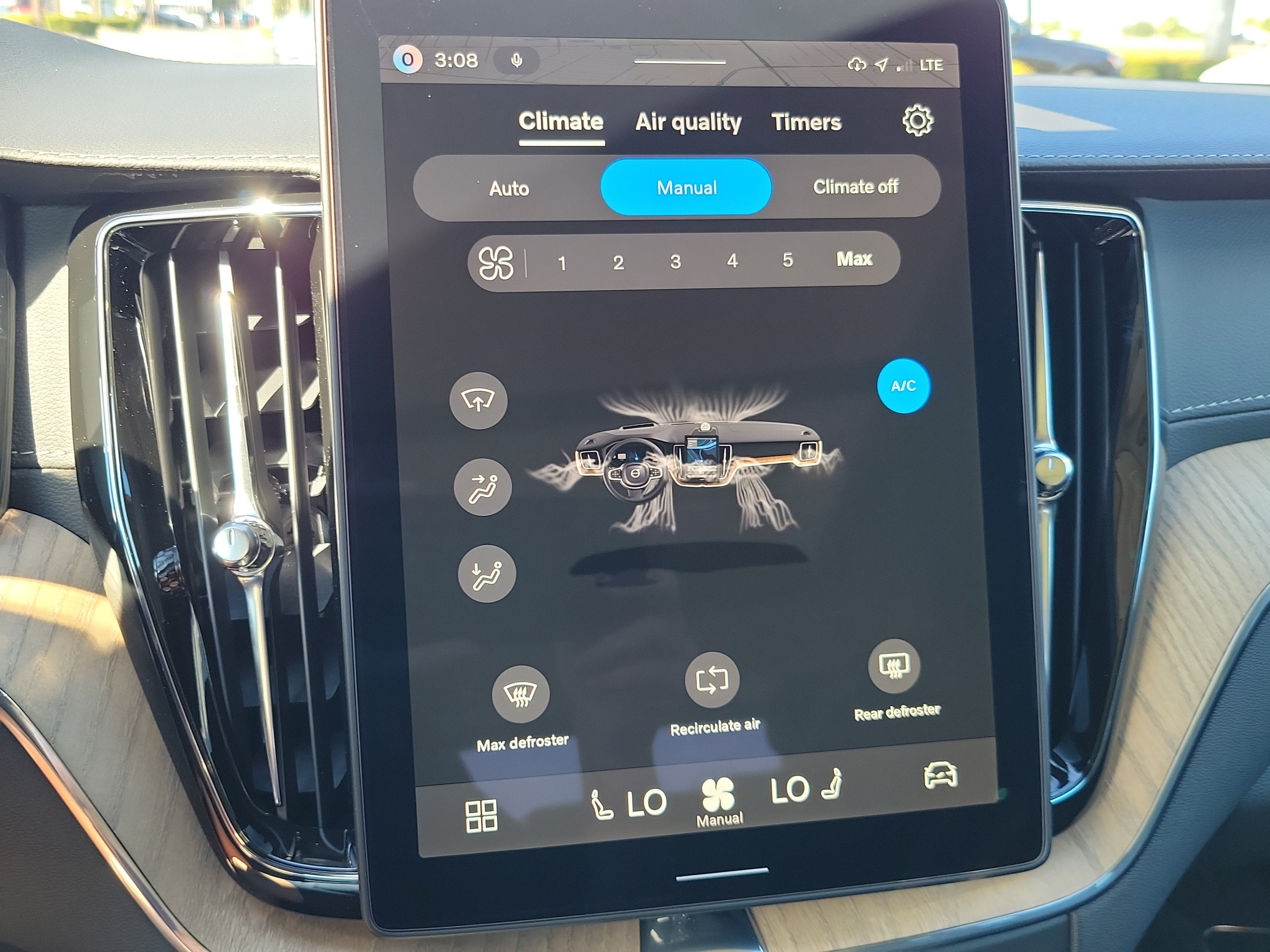 2027 Volvo XC60 Plug-In Hybrid Ultra