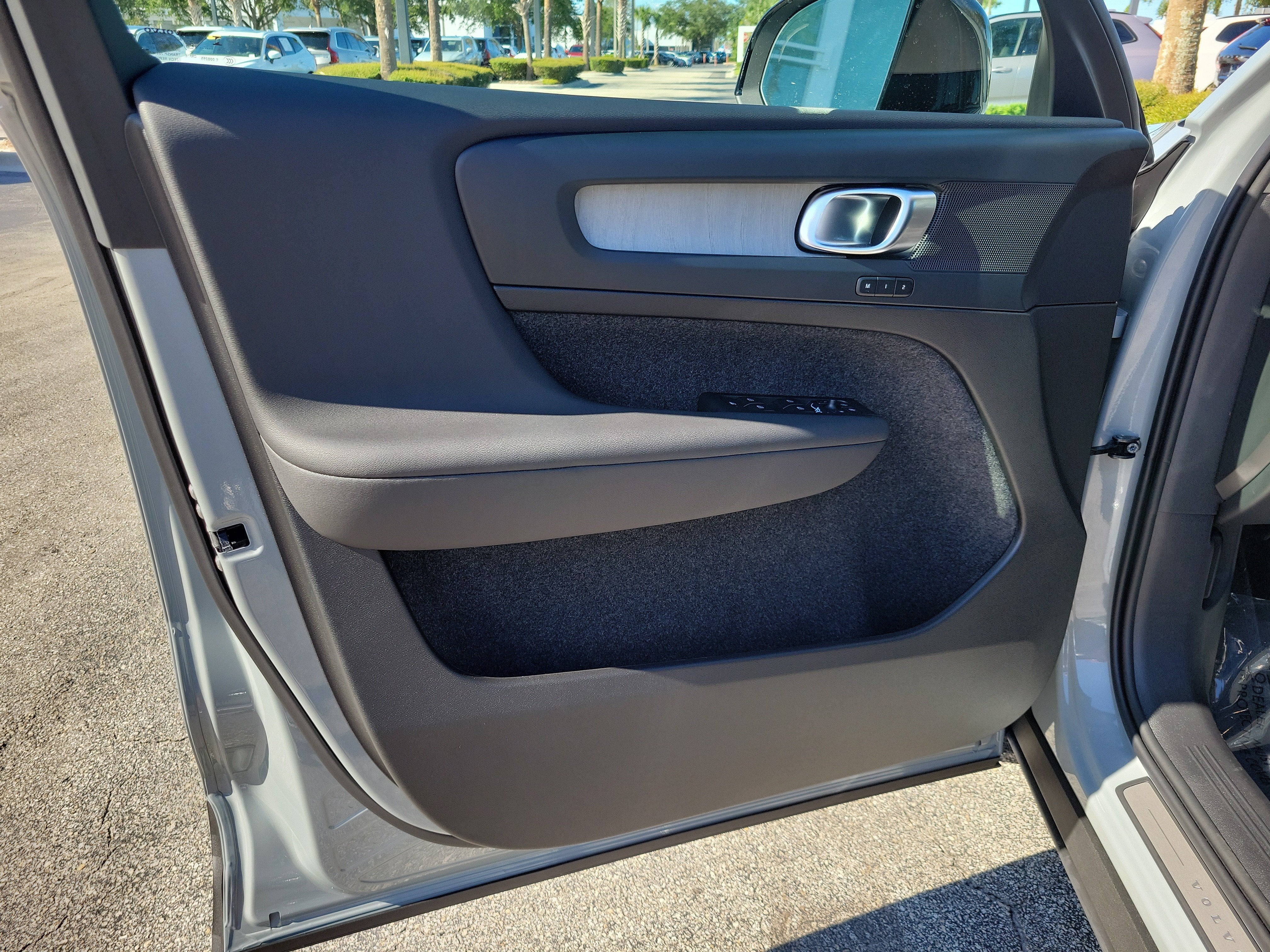 2026 Volvo XC40 Plus