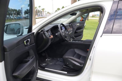 2023 Volvo XC60 Plus Bright Theme
