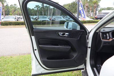 2023 Volvo XC60 Plus Bright Theme