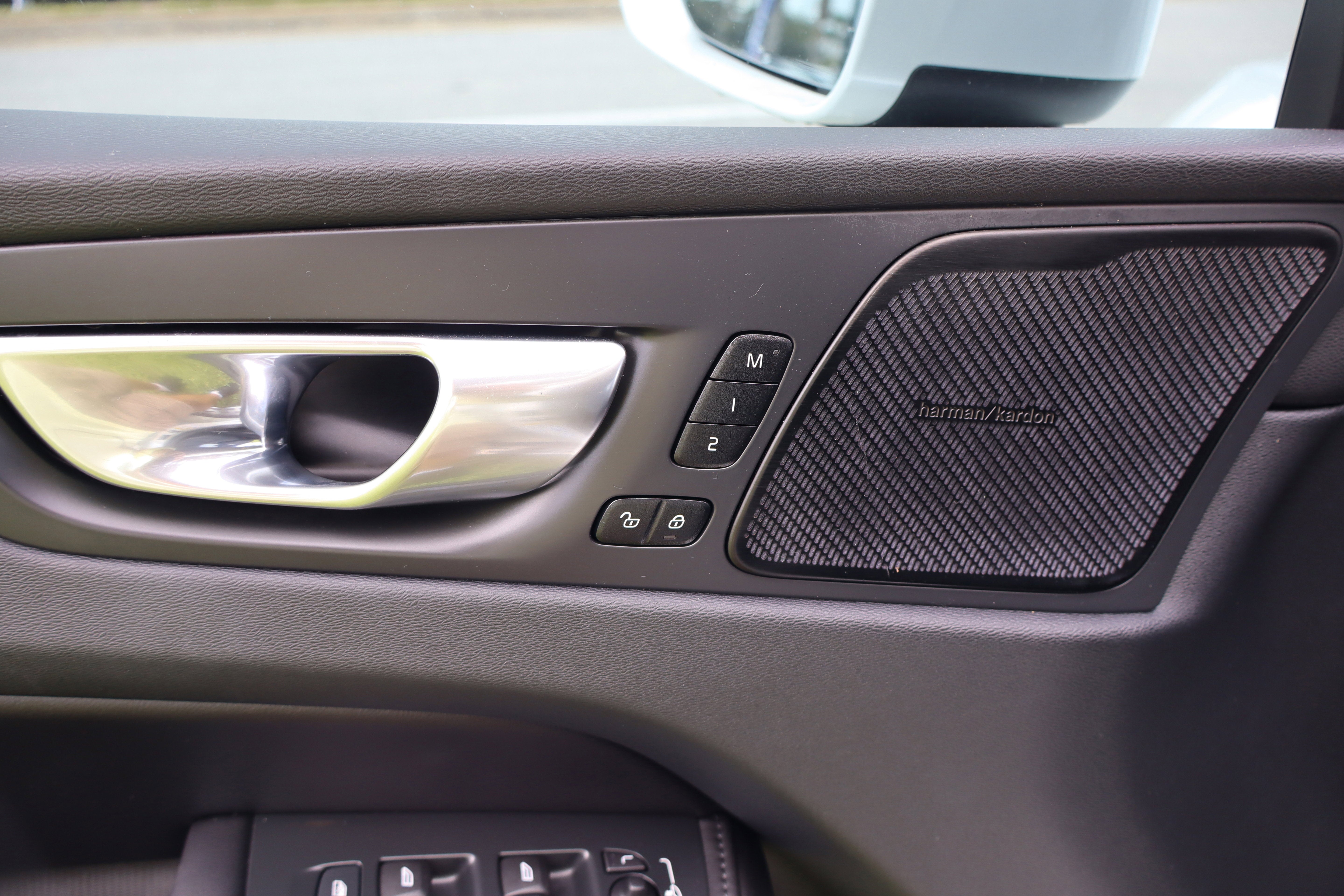 2023 Volvo XC60 Plus Bright Theme