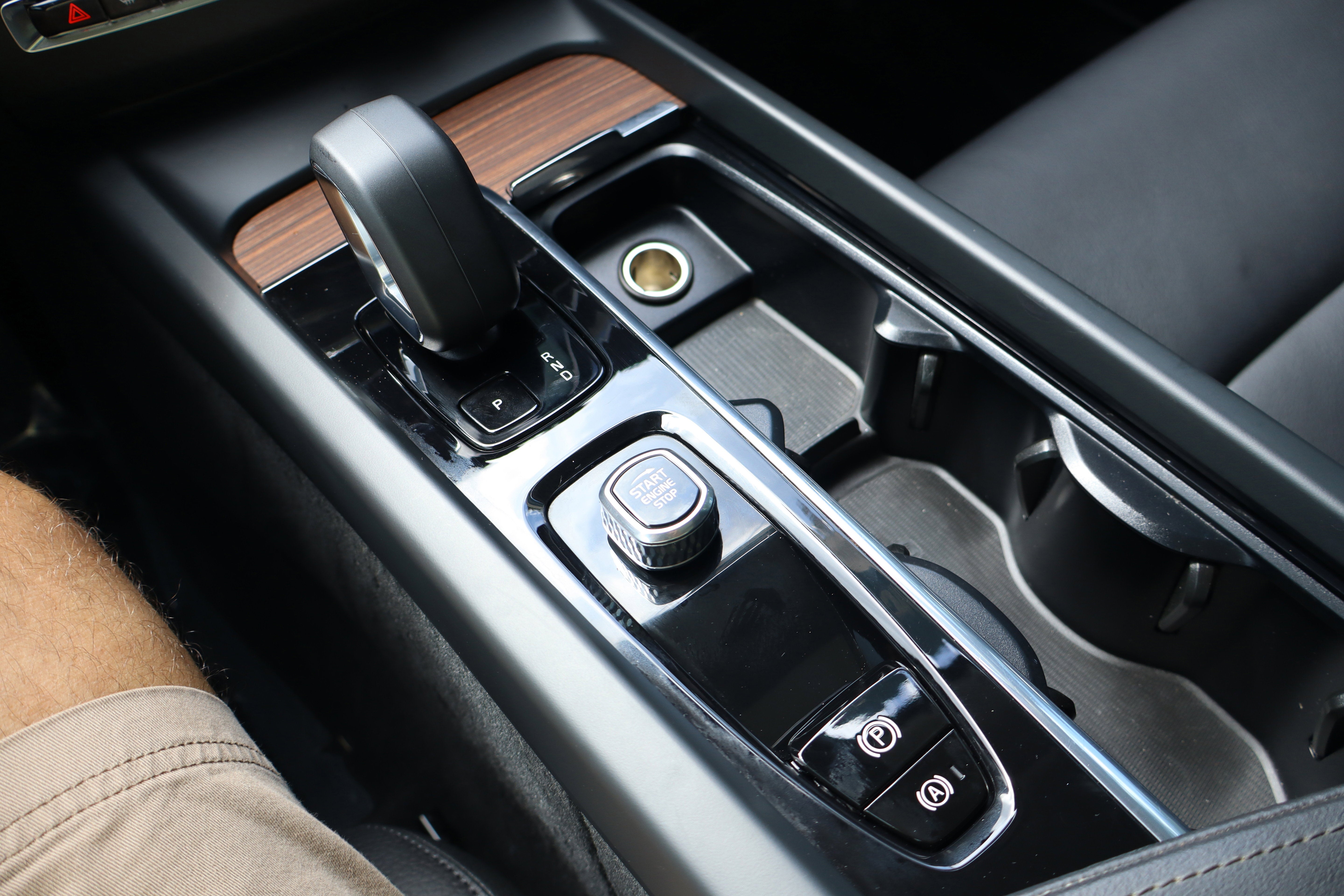 2023 Volvo XC60 Plus Bright Theme