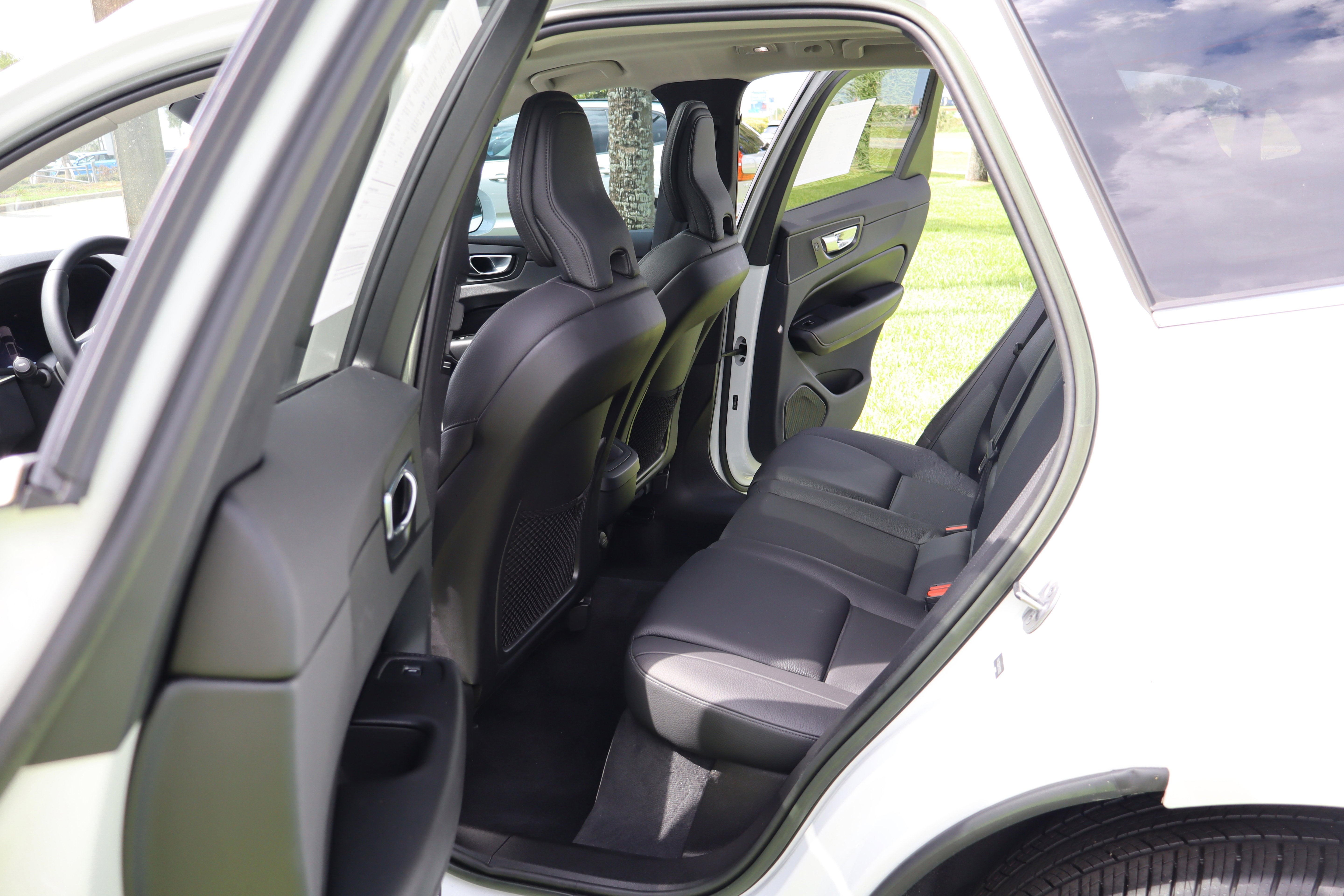 2023 Volvo XC60 Plus Bright Theme