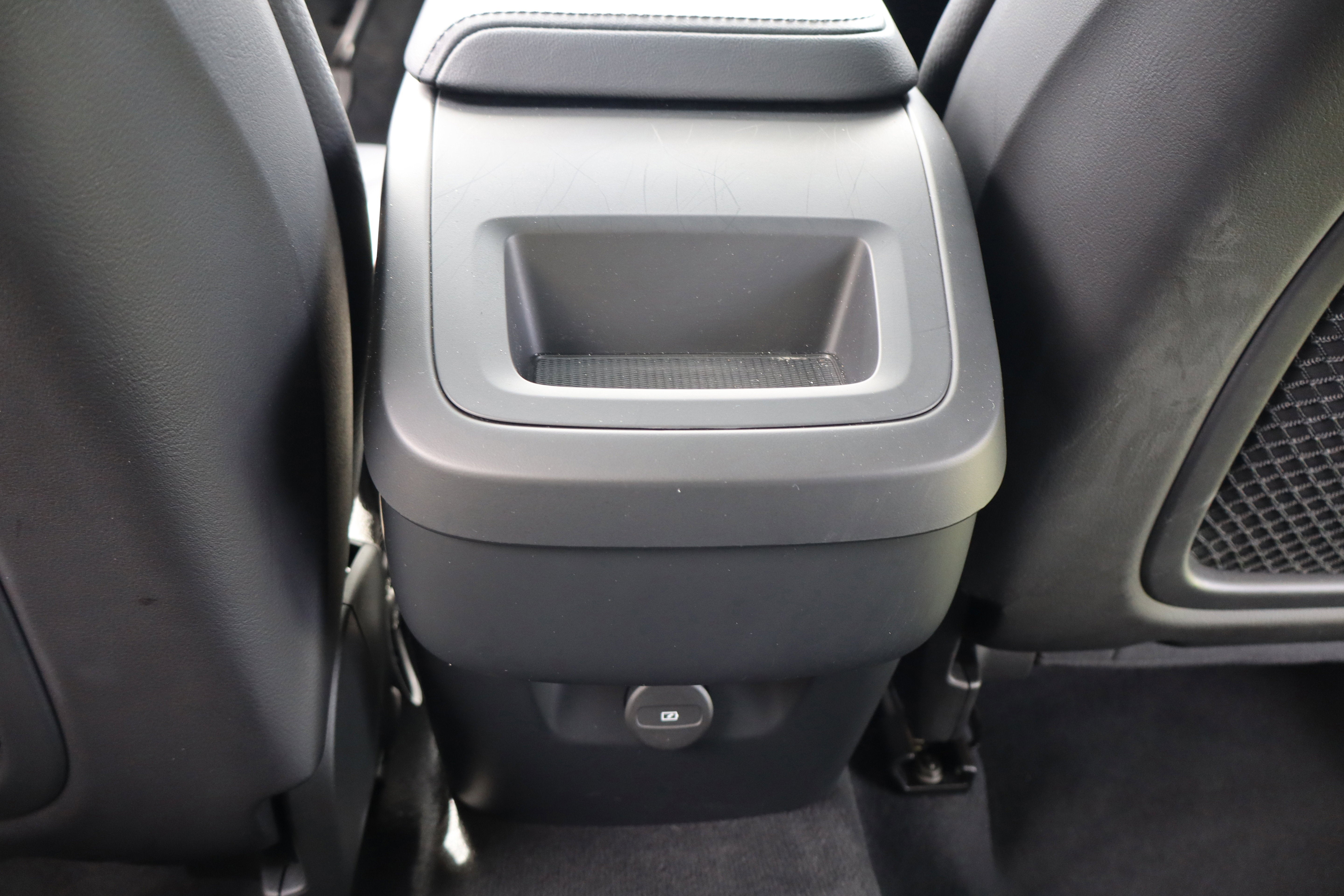 2023 Volvo XC60 Plus Bright Theme