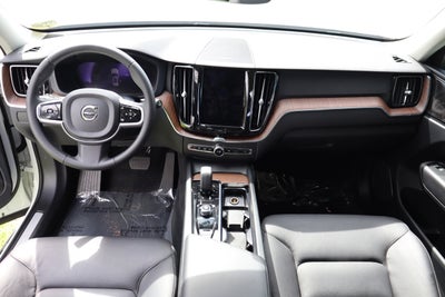 2023 Volvo XC60 Plus Bright Theme