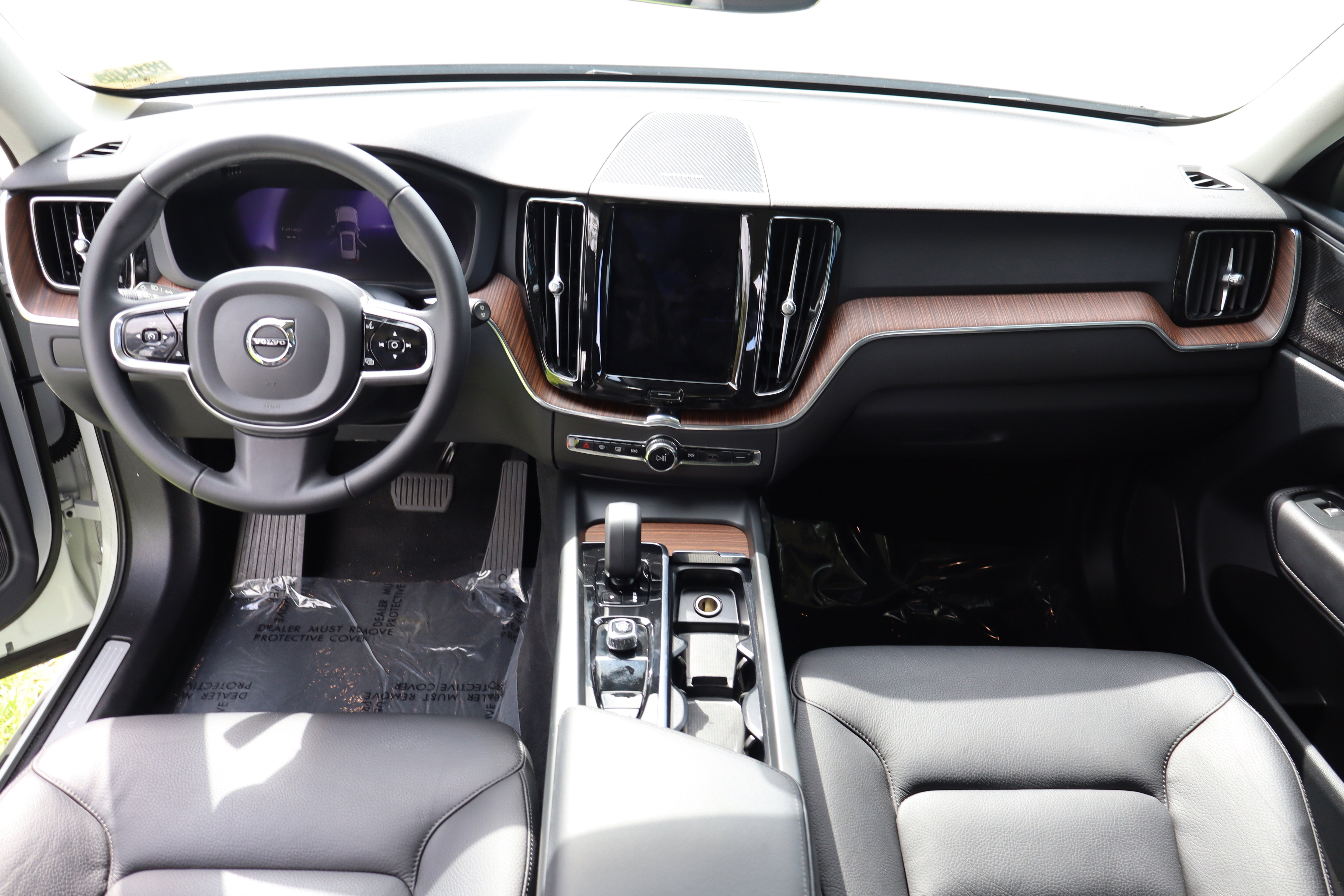 2023 Volvo XC60 Plus Bright Theme