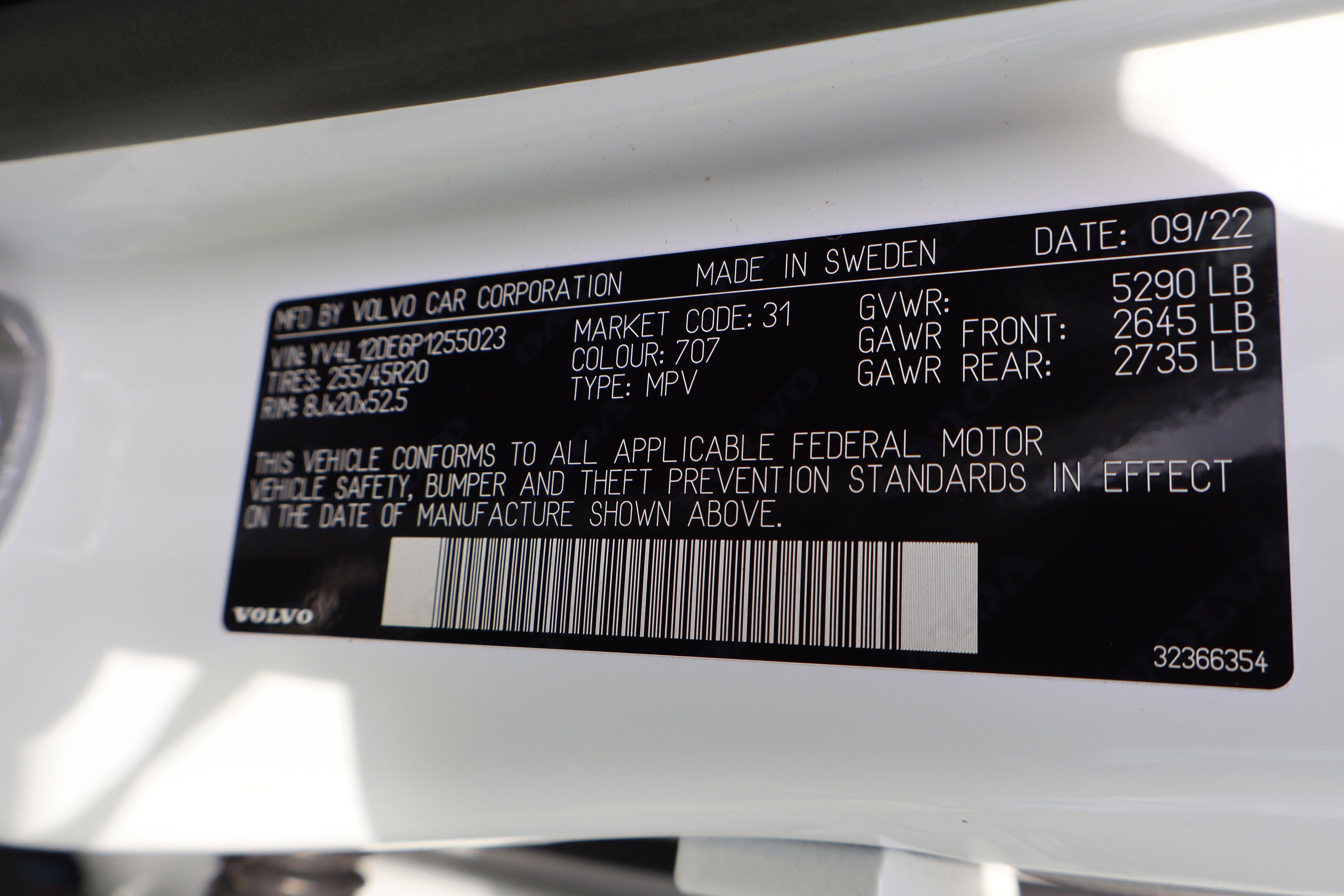 2023 Volvo XC60 Plus Bright Theme