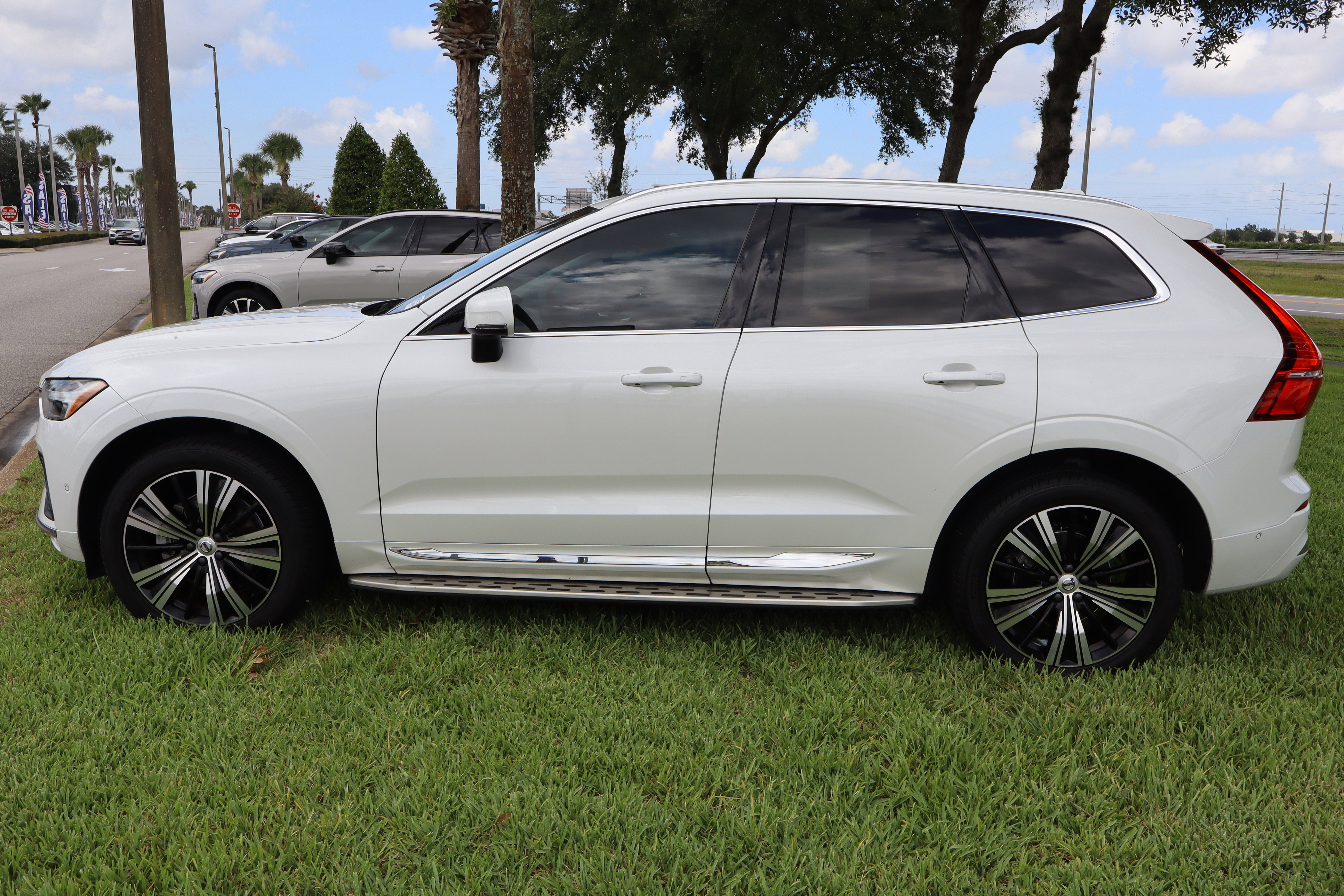 2023 Volvo XC60 Plus Bright Theme