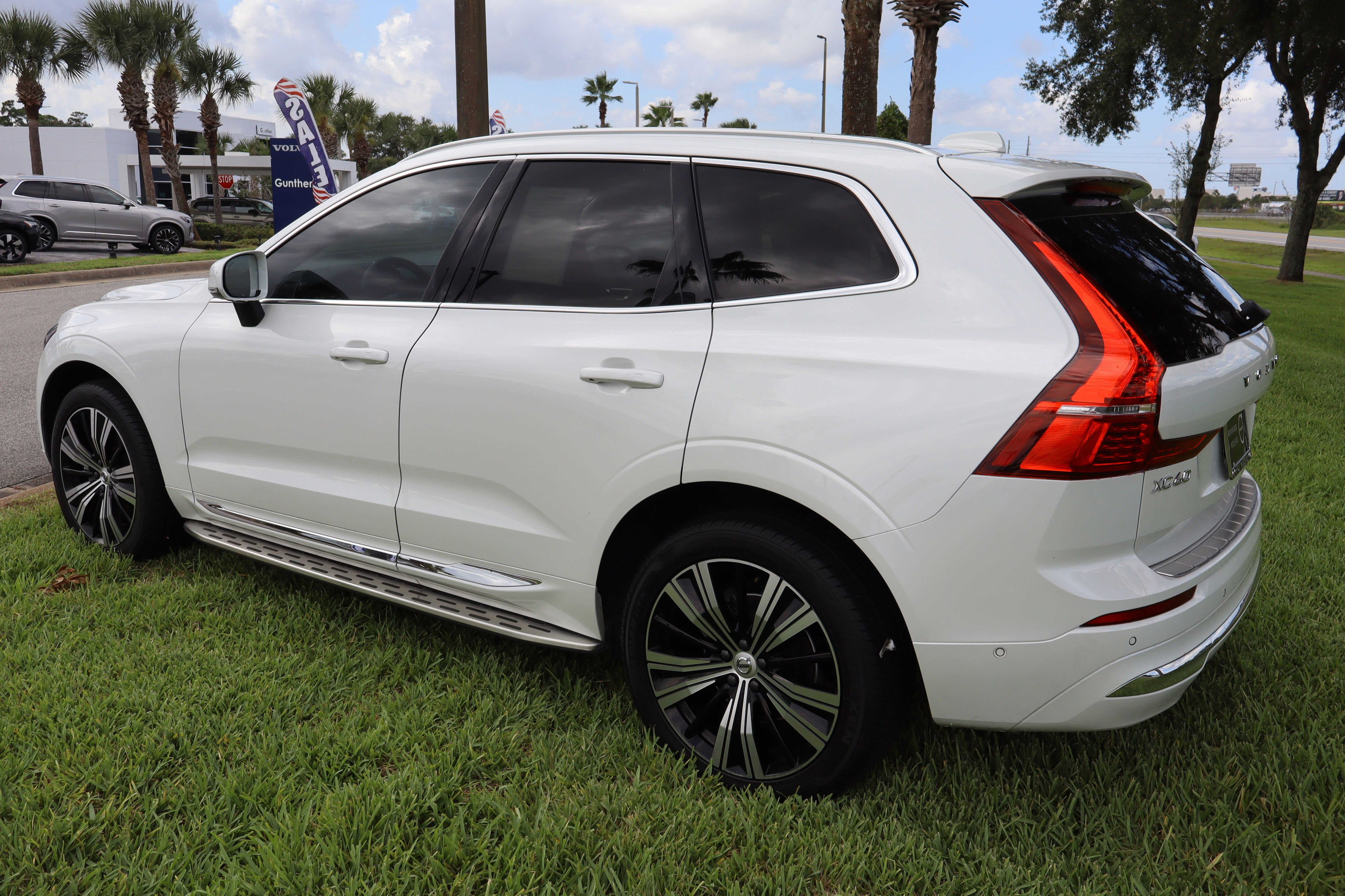 2023 Volvo XC60 Plus Bright Theme