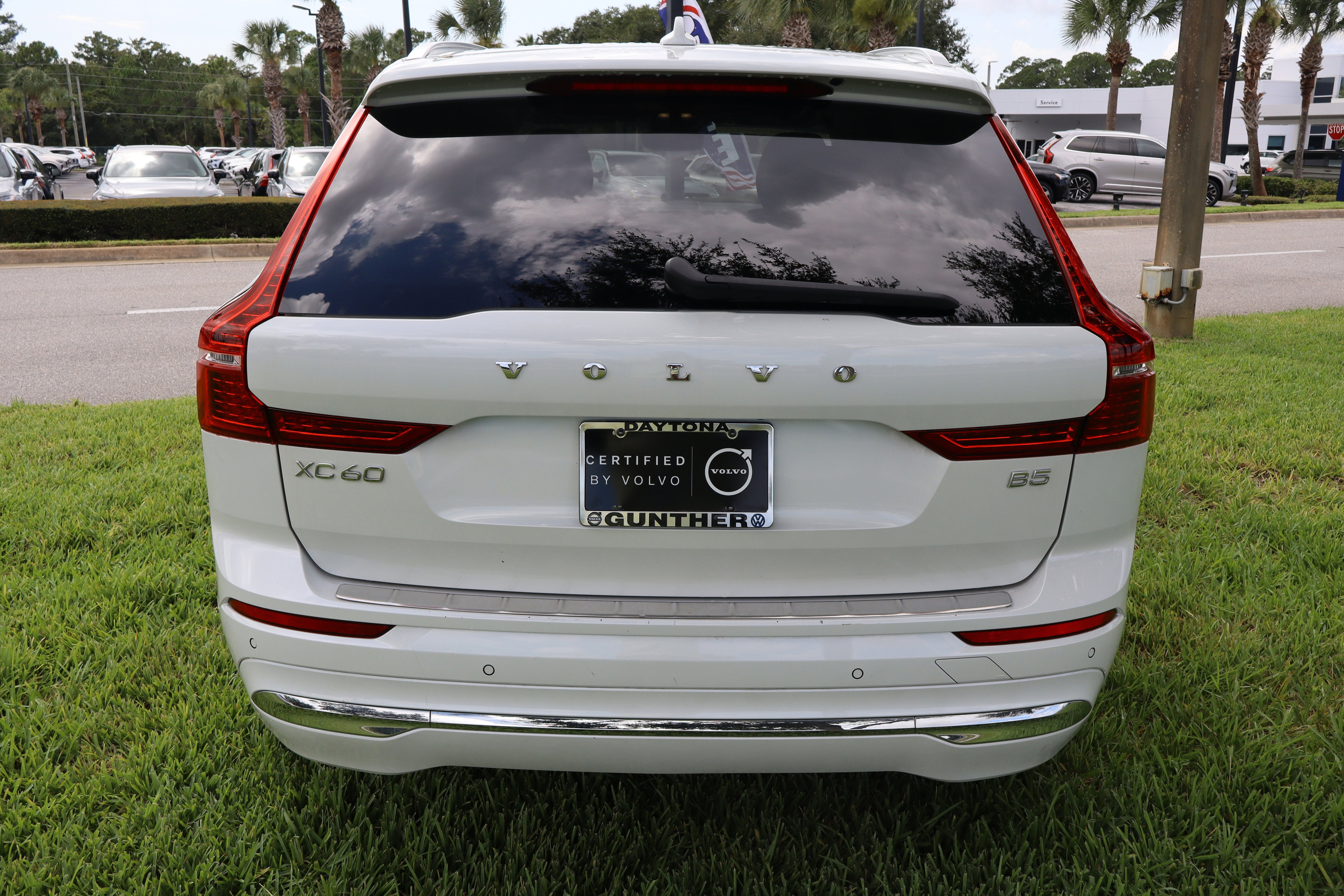 2023 Volvo XC60 Plus Bright Theme