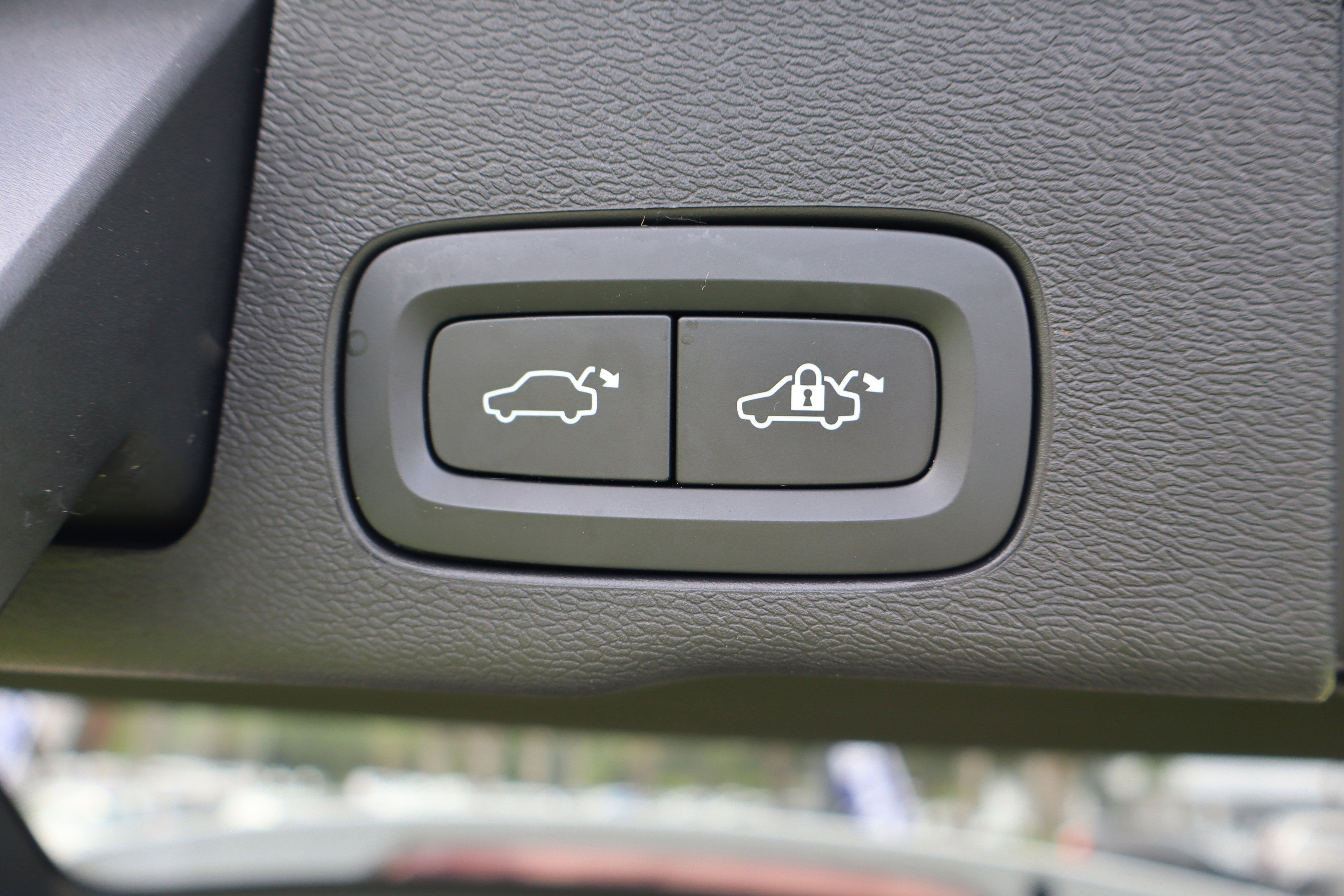 2023 Volvo XC60 Plus Bright Theme