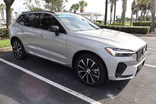 2023 Volvo XC60 Plus Dark Theme