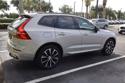 2023 Volvo XC60 Plus Dark Theme