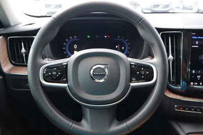 2023 Volvo XC60 Plus Dark Theme