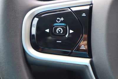 2023 Volvo XC60 Plus Dark Theme