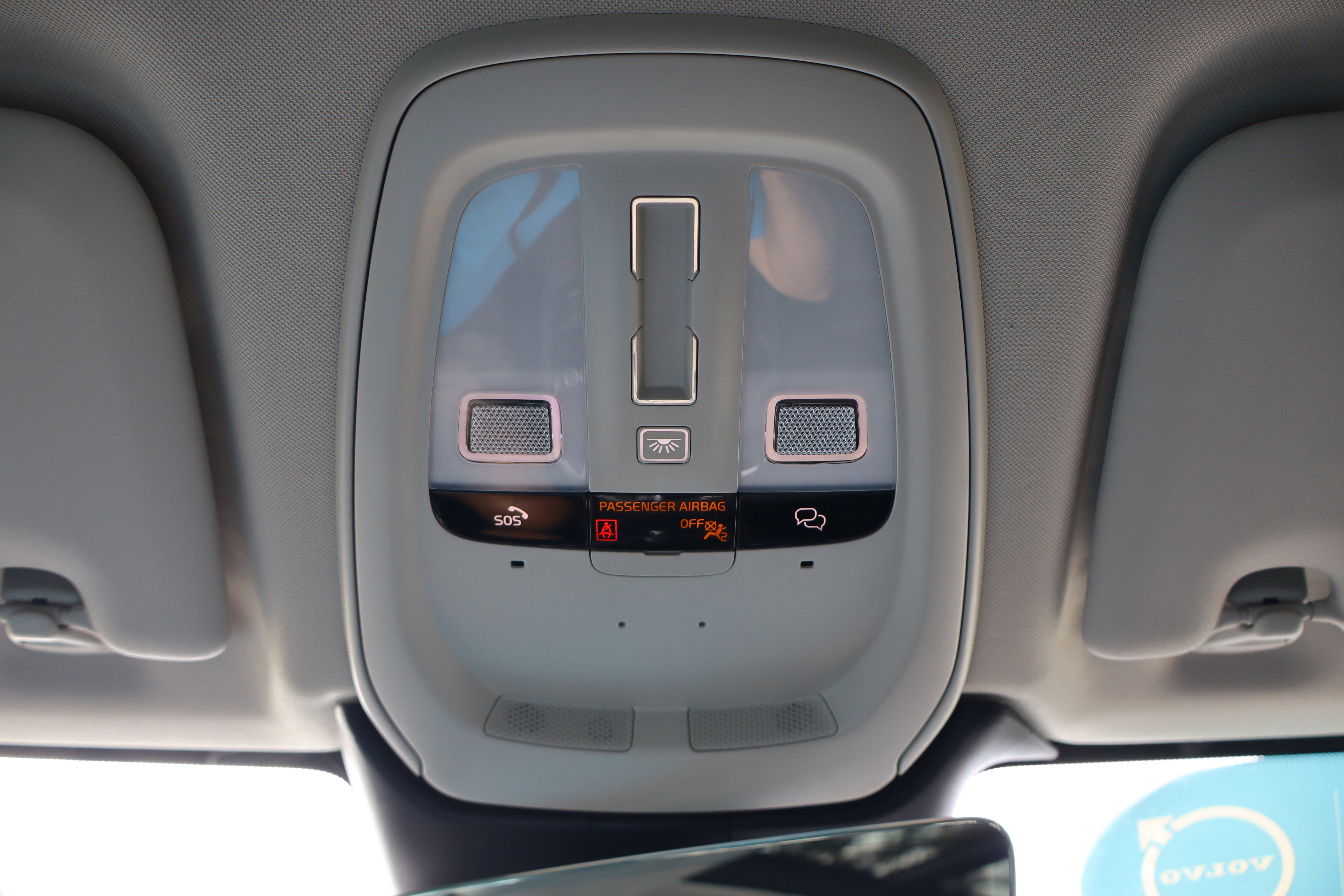 2023 Volvo XC60 Plus Dark Theme