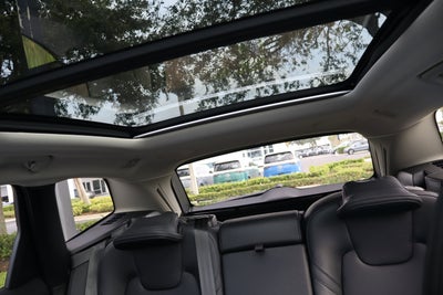 2023 Volvo XC60 Plus Dark Theme