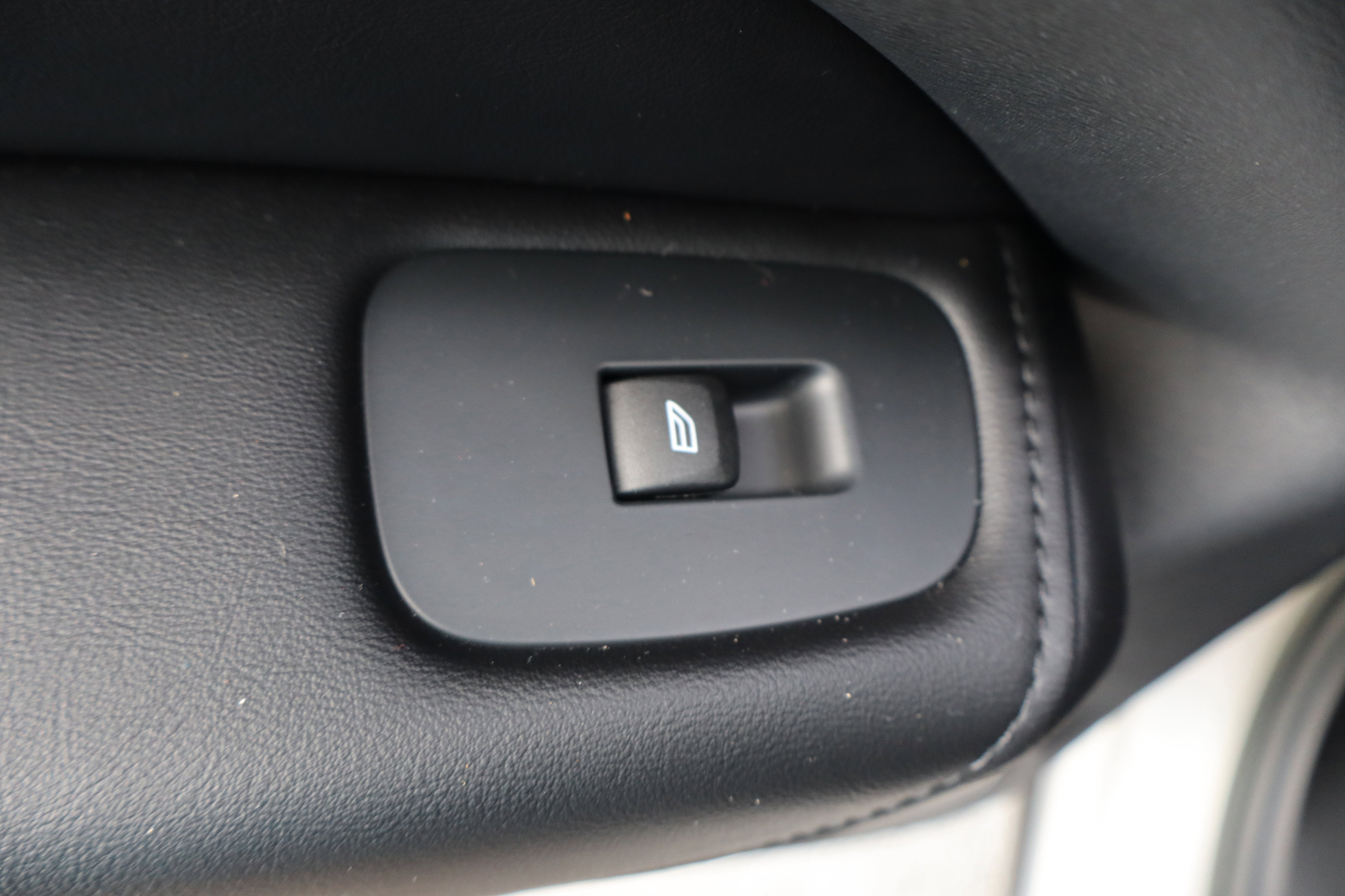 2023 Volvo XC60 Plus Dark Theme