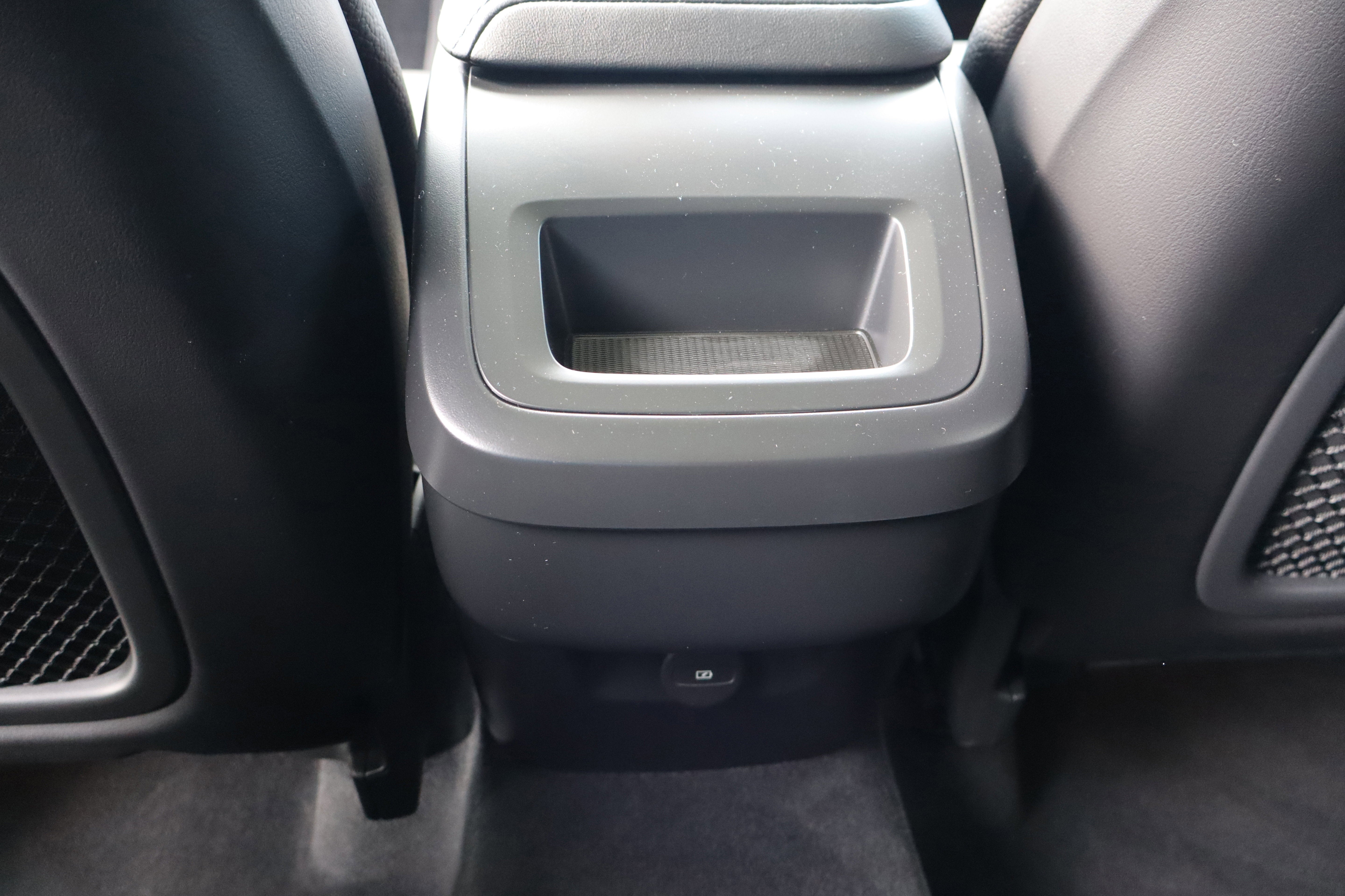 2023 Volvo XC60 Plus Dark Theme