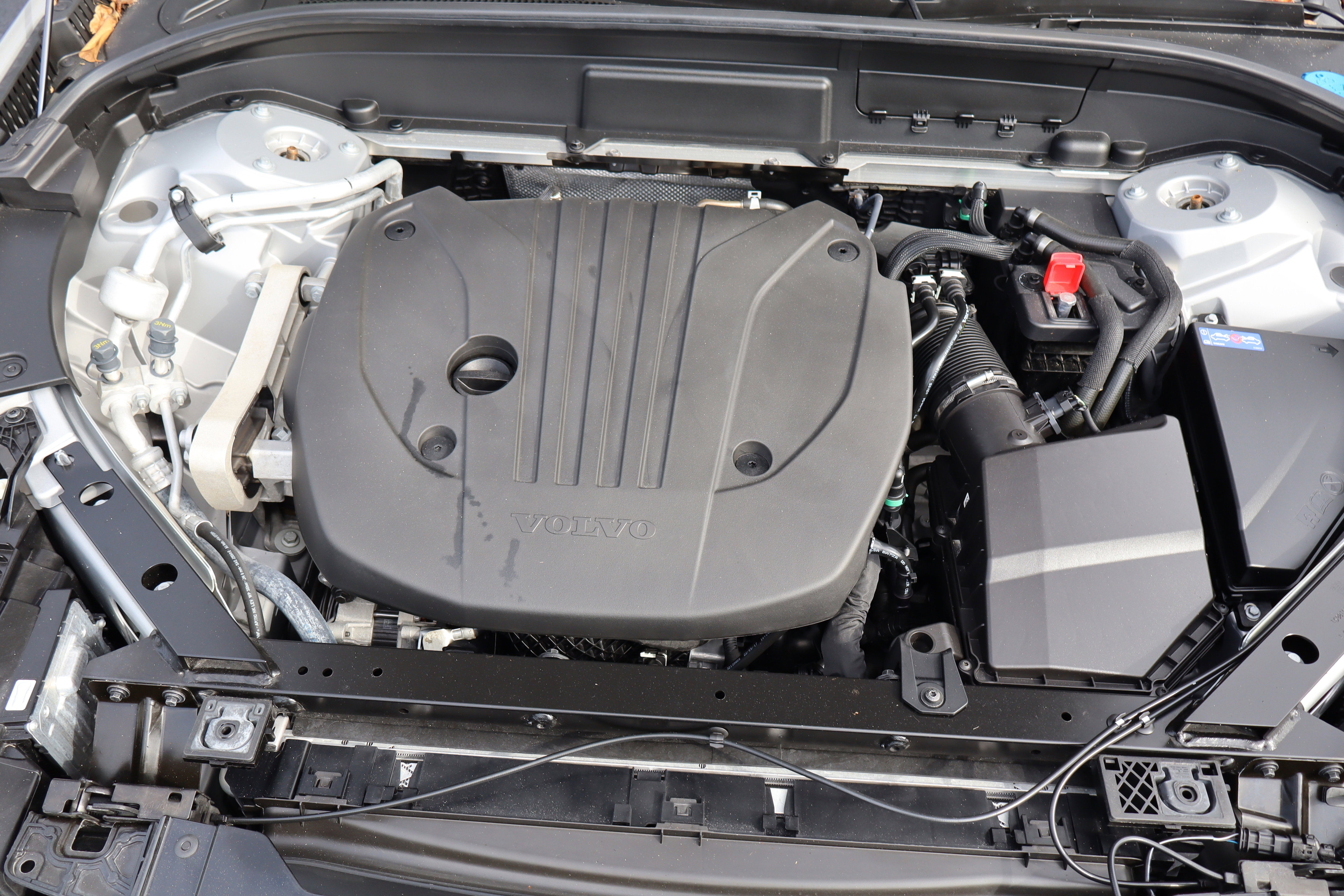 2023 Volvo XC60 Plus Dark Theme