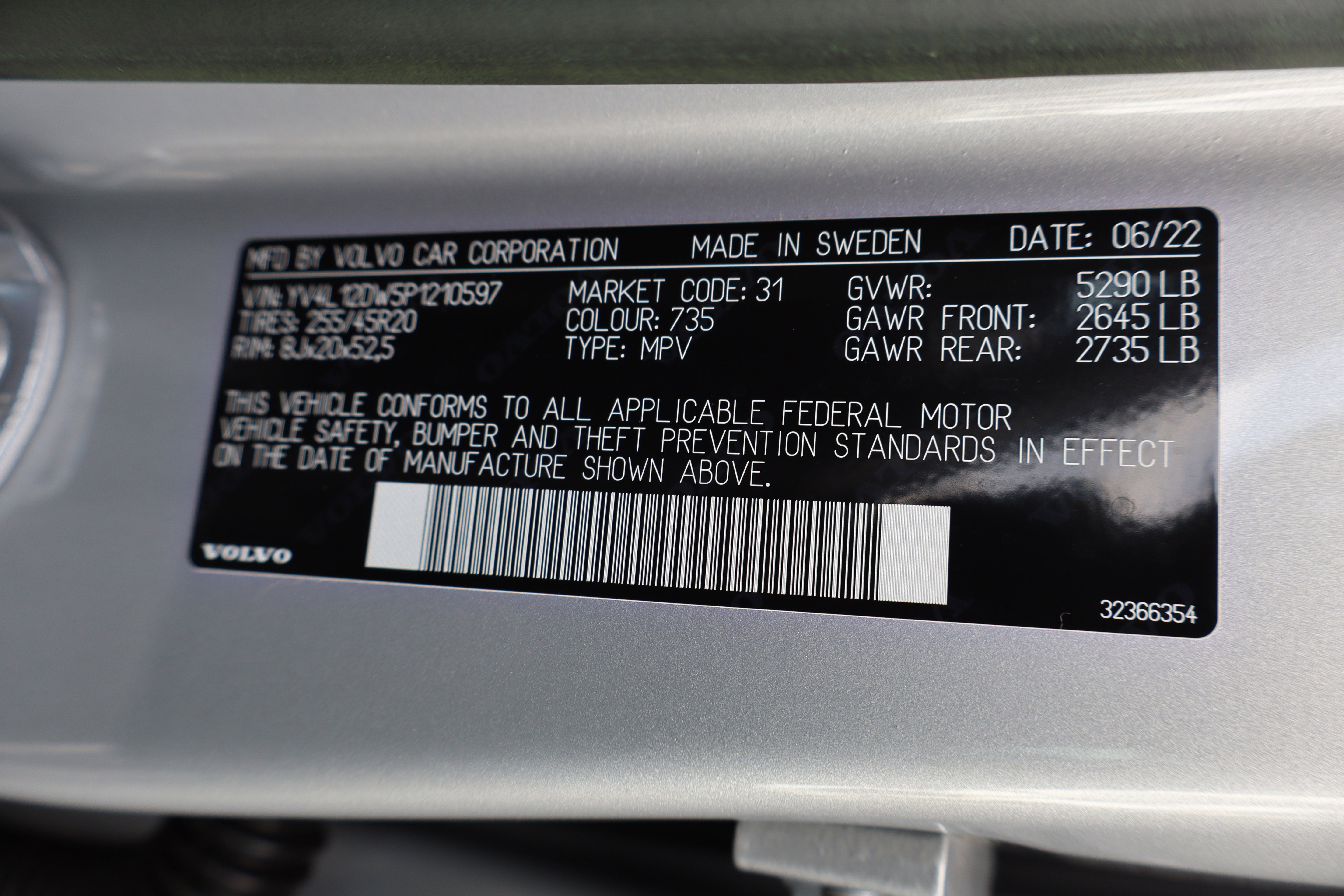 2023 Volvo XC60 Plus Dark Theme