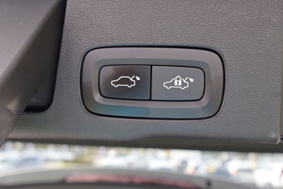 2023 Volvo XC60 Plus Dark Theme