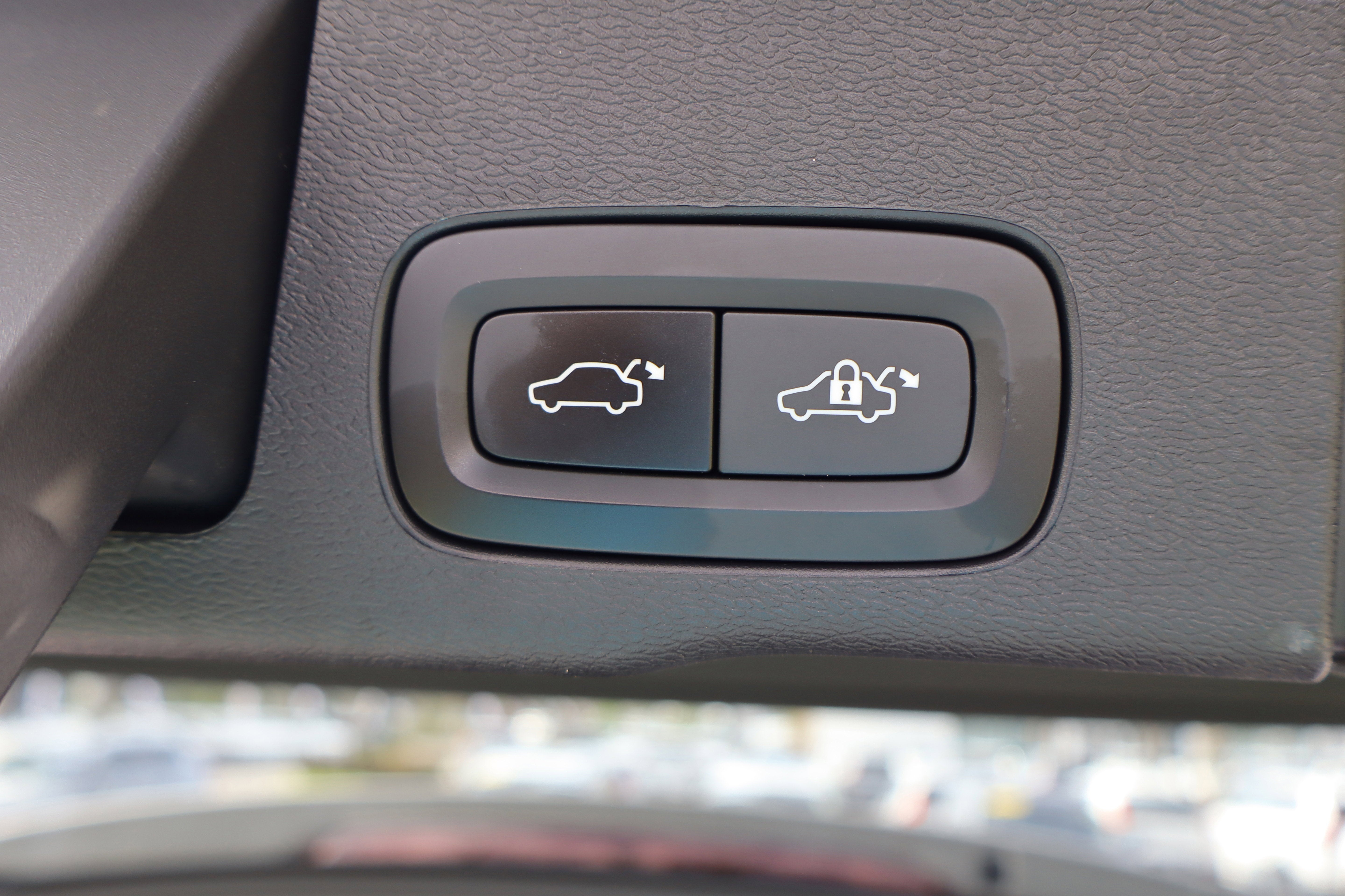 2023 Volvo XC60 Plus Dark Theme