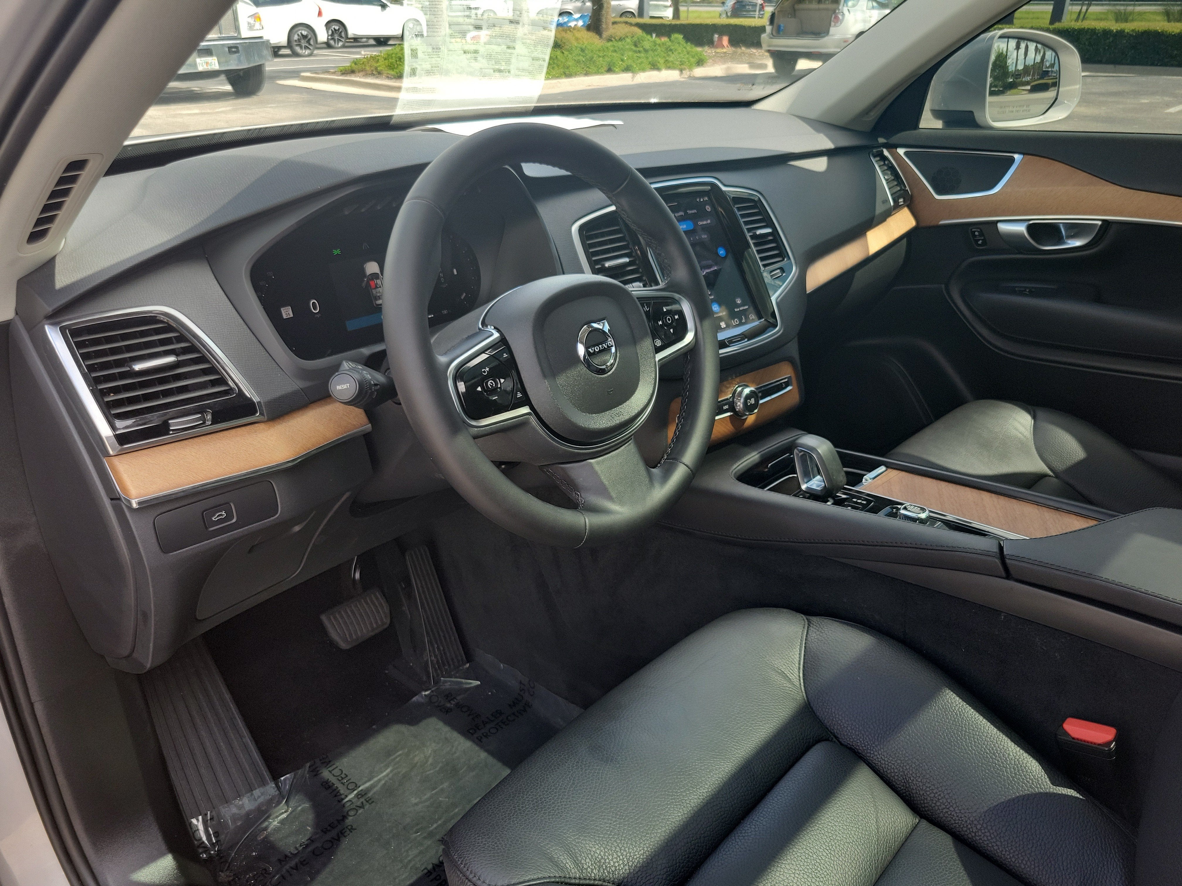 2024 Volvo XC90 Plus Bright Theme