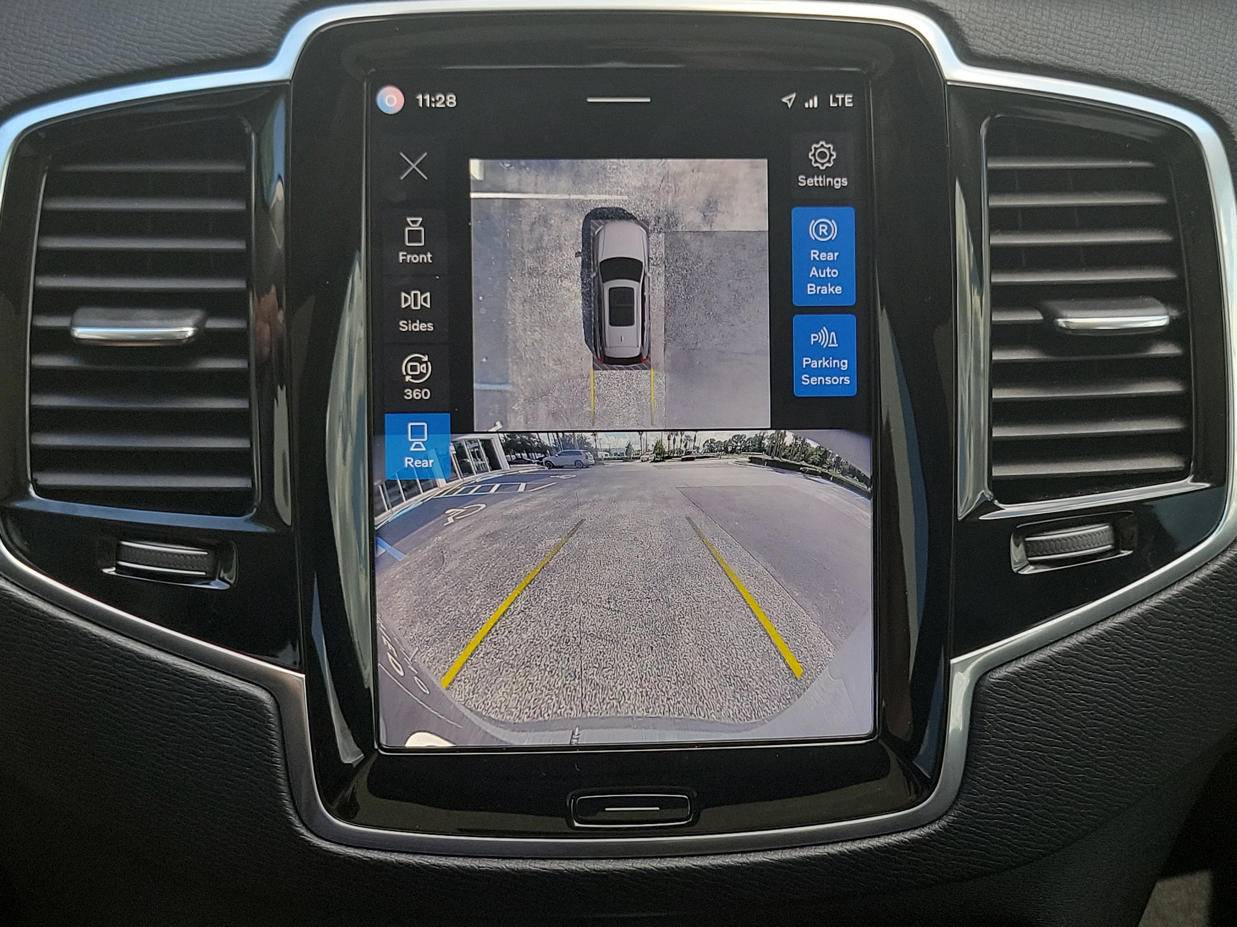 2024 Volvo XC90 Plus Bright Theme