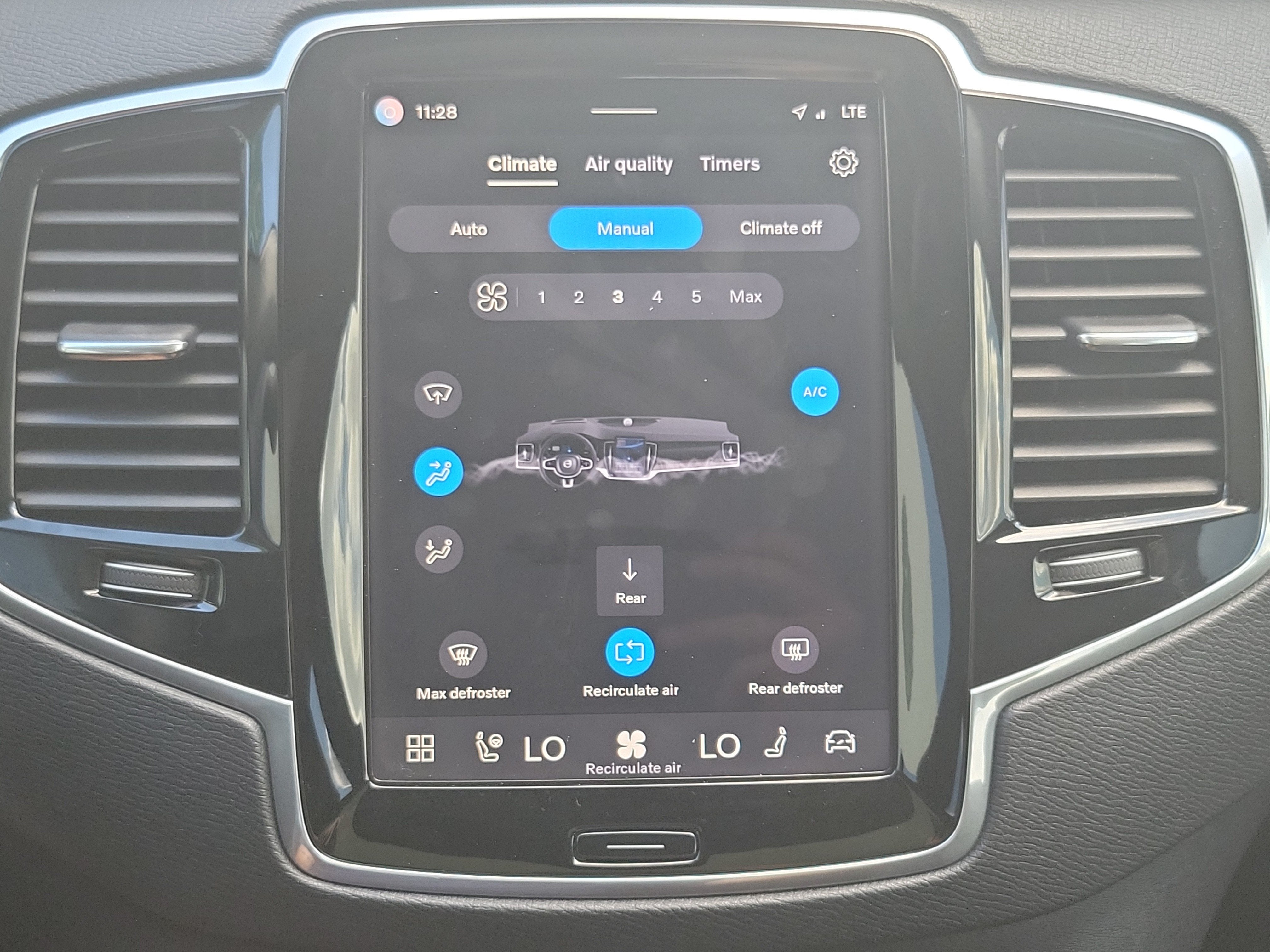 2024 Volvo XC90 Plus Bright Theme