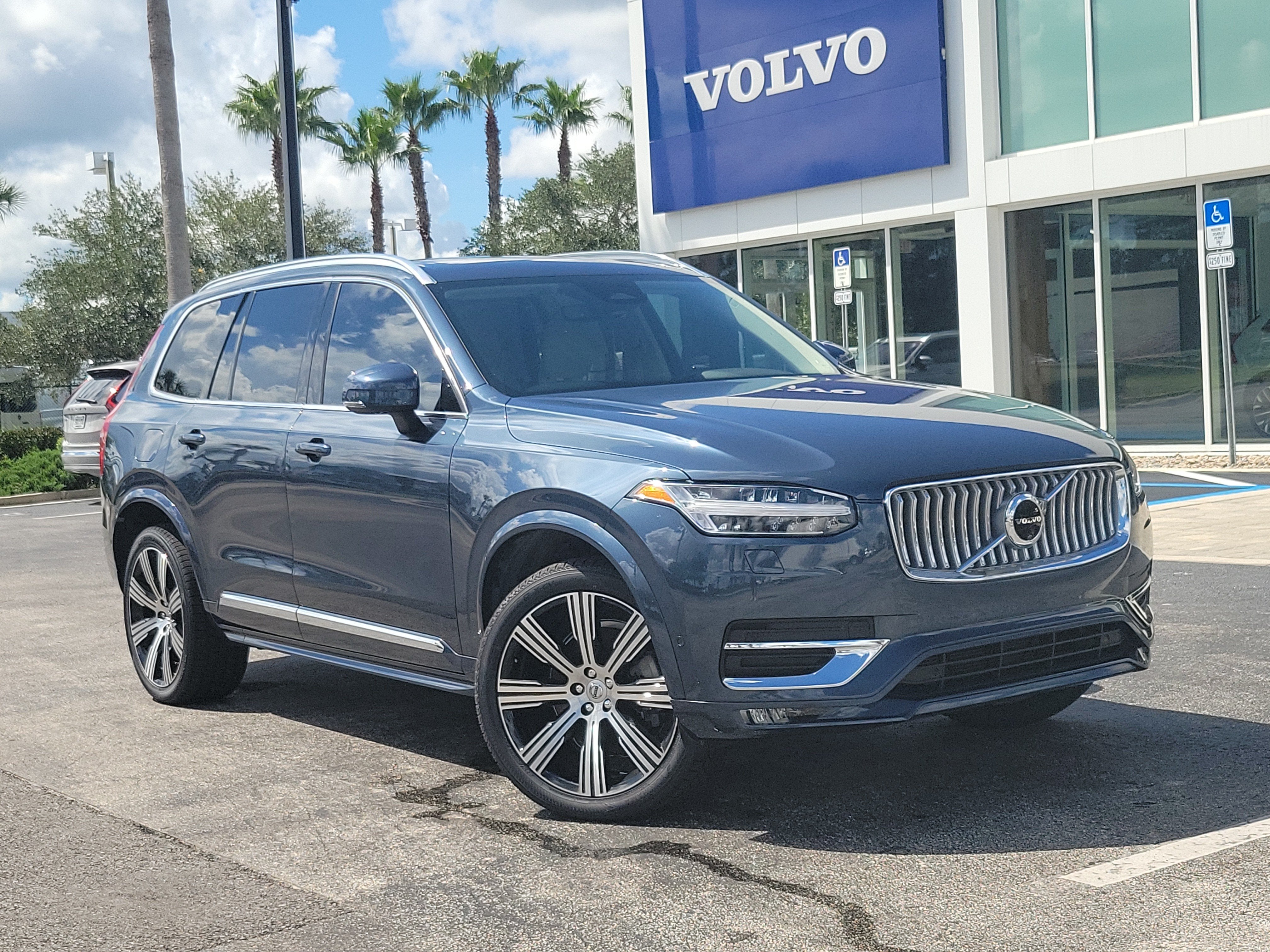 2024 Volvo XC90 Plus Bright Theme