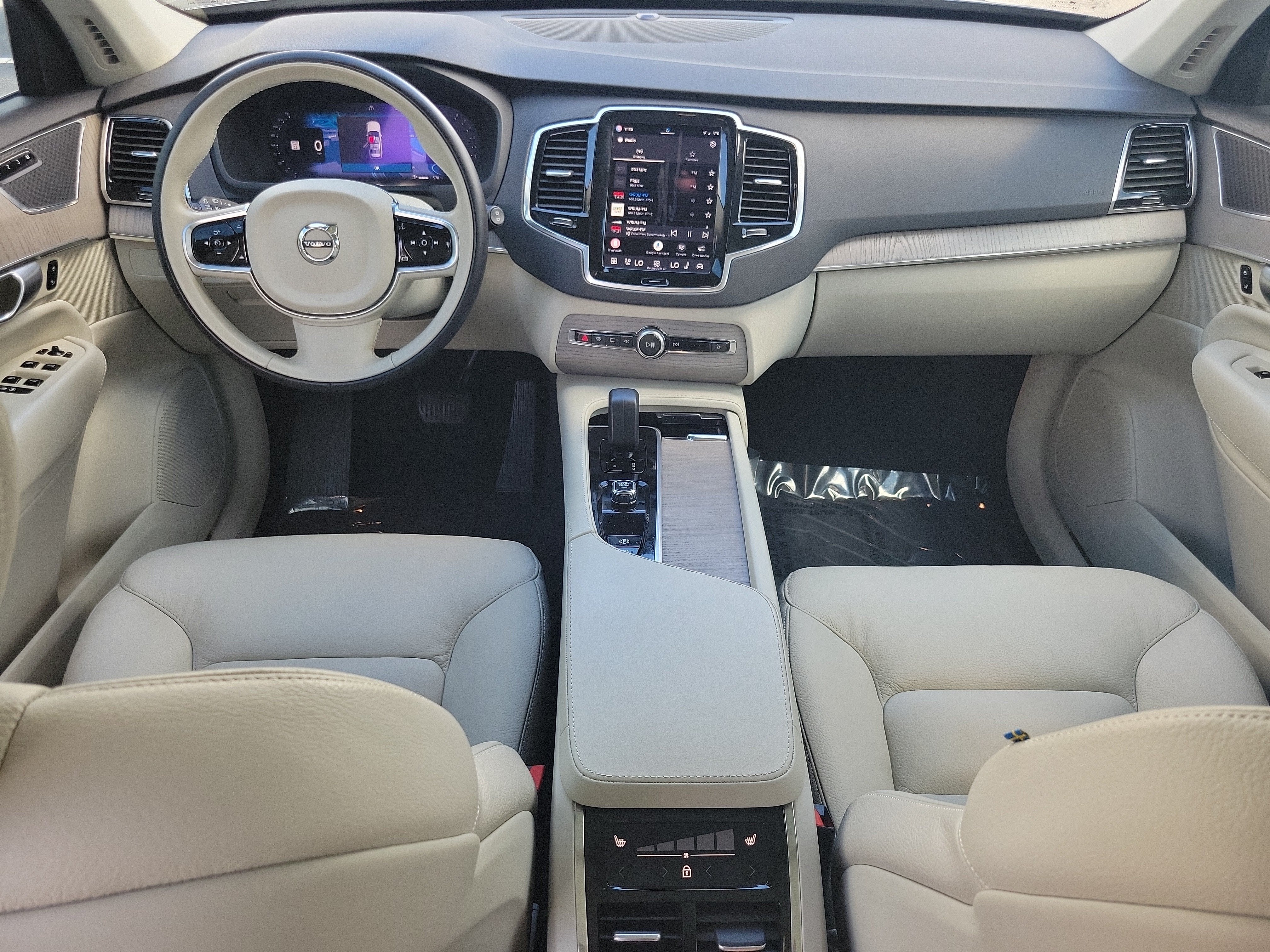 2024 Volvo XC90 Plus Bright Theme