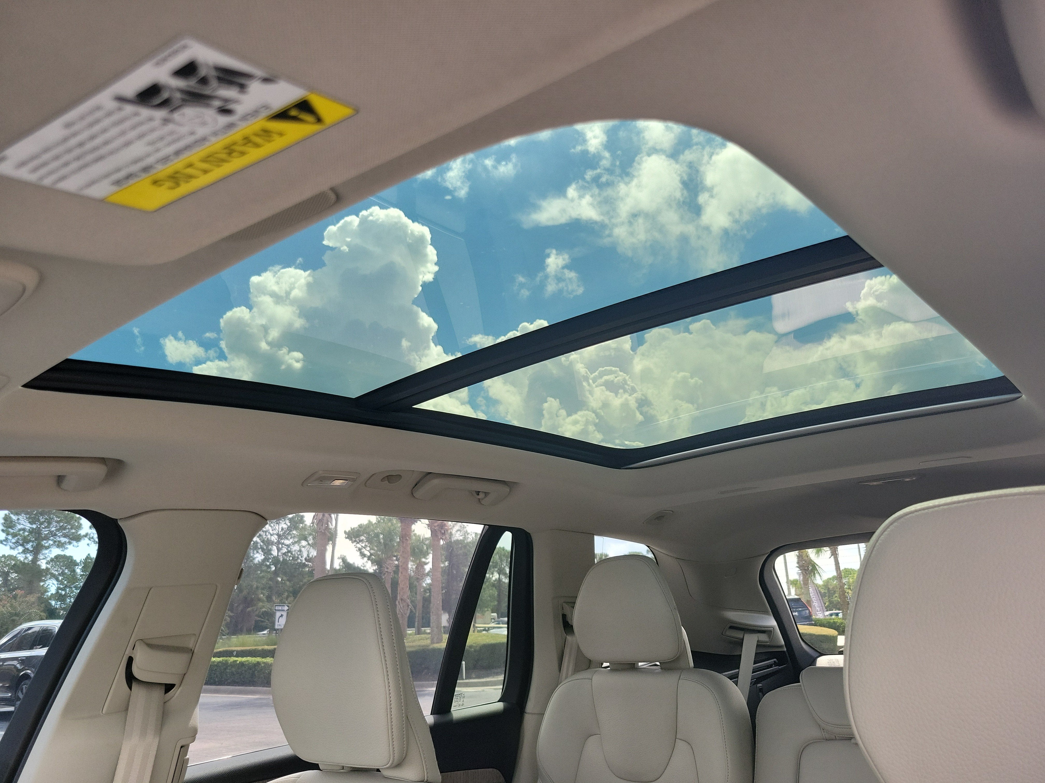 2024 Volvo XC90 Plus Bright Theme