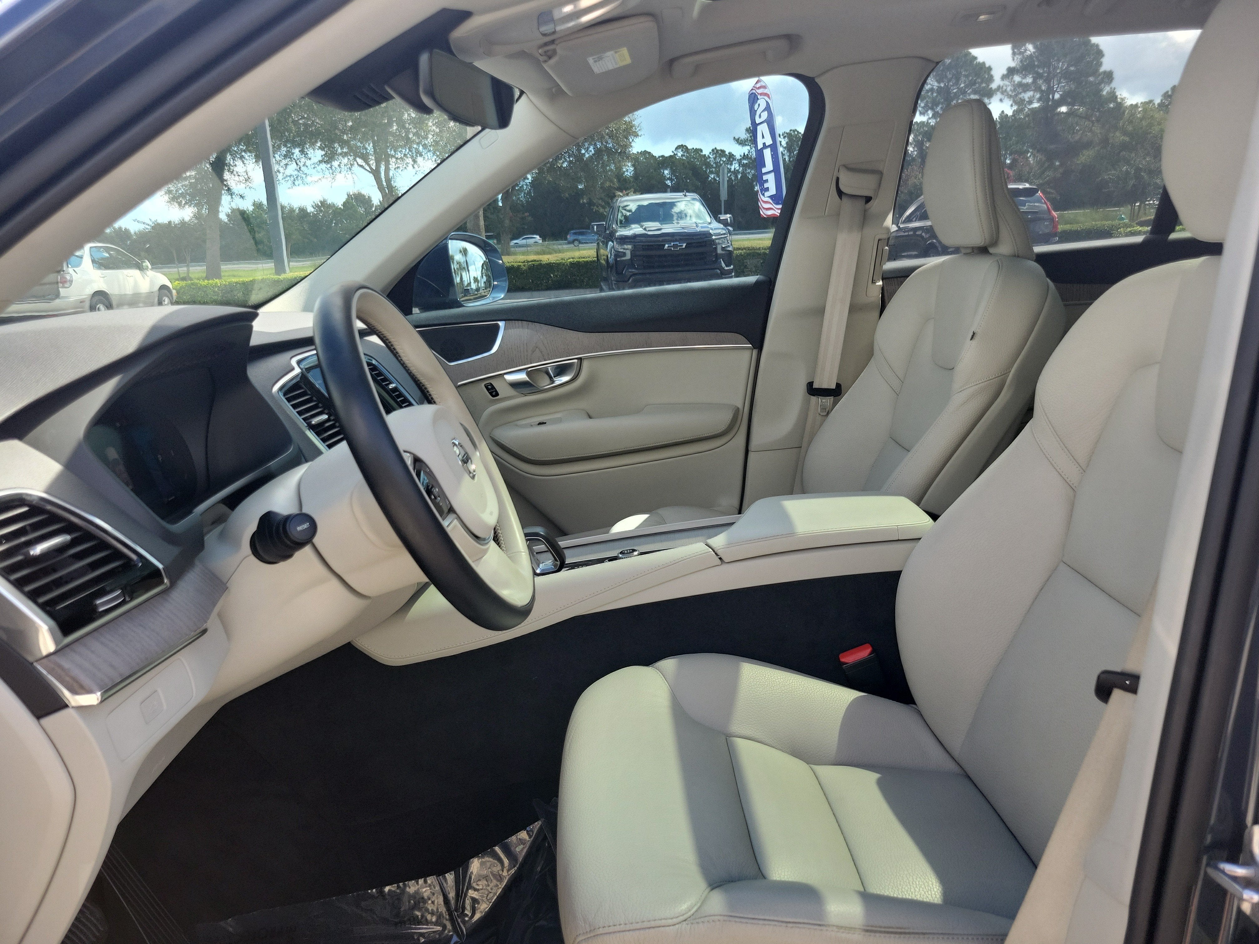 2024 Volvo XC90 Plus Bright Theme