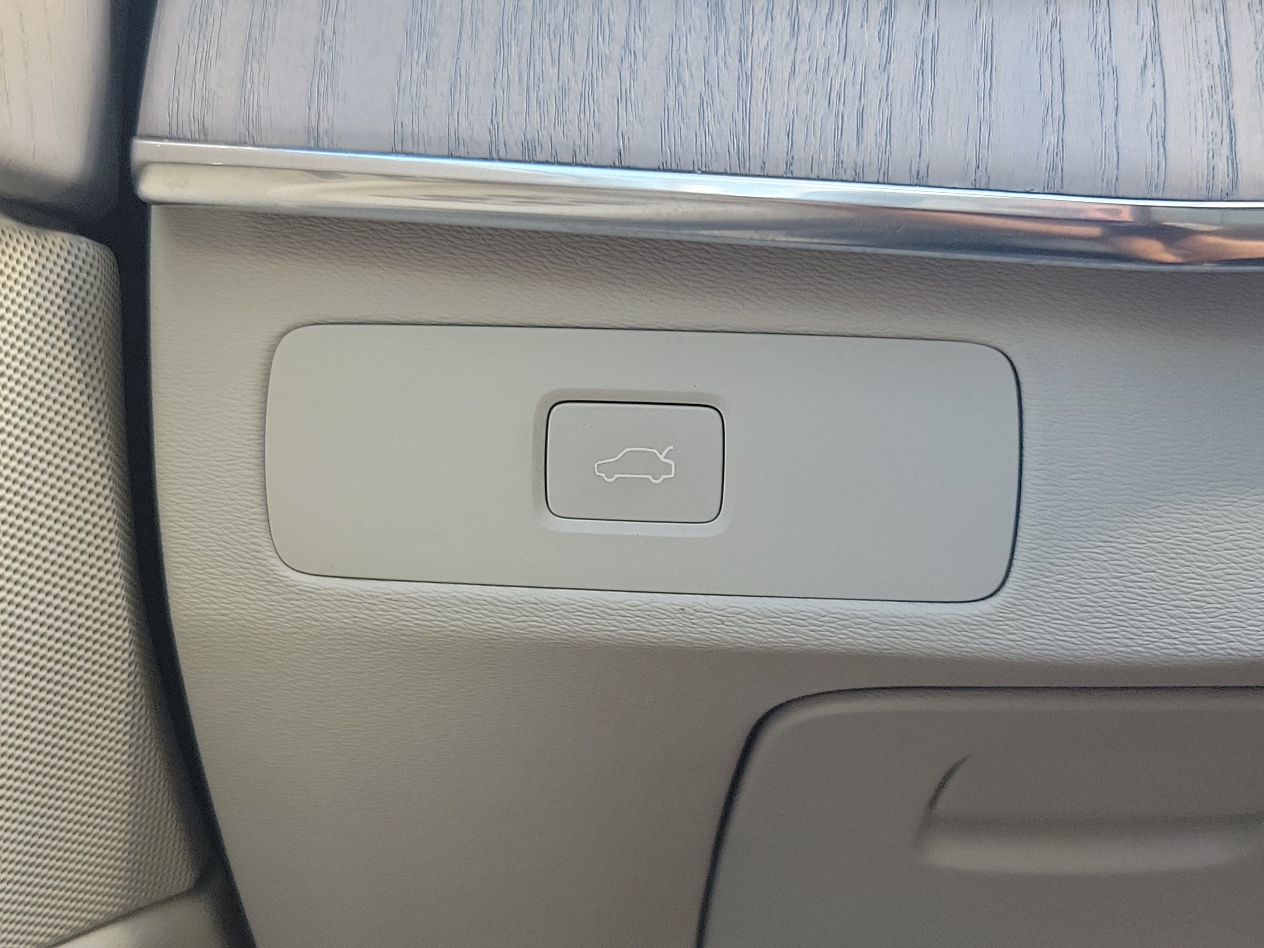 2024 Volvo XC90 Plus Bright Theme