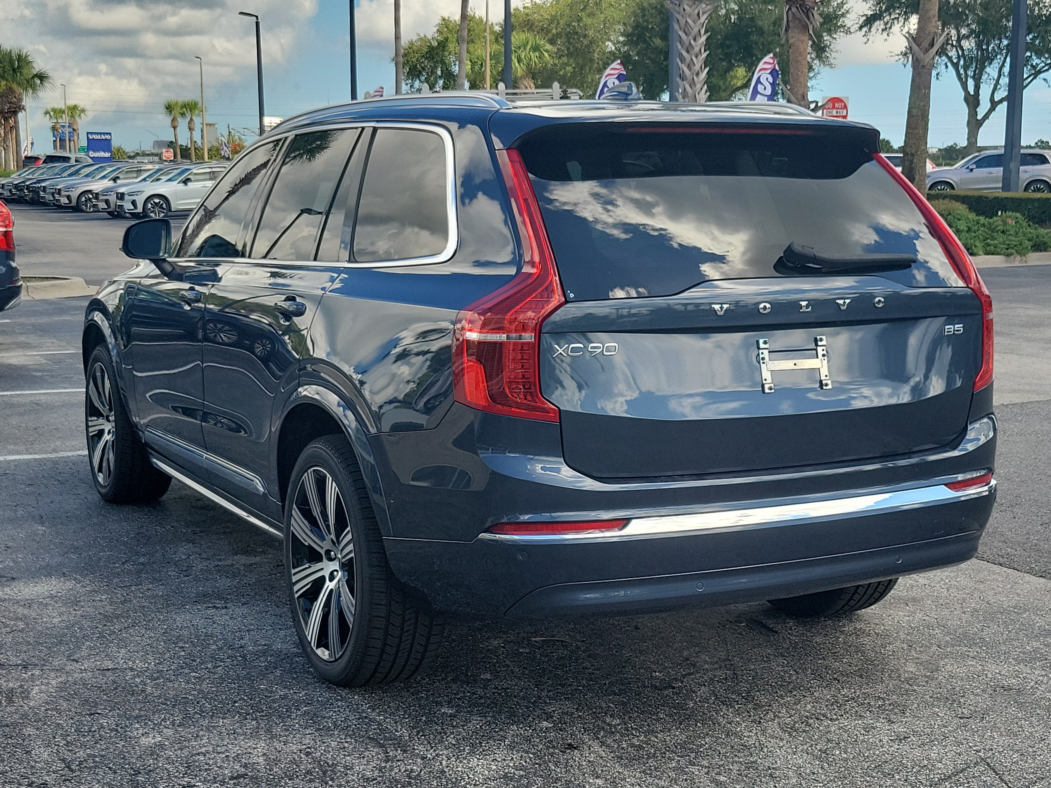 2024 Volvo XC90 Plus Bright Theme
