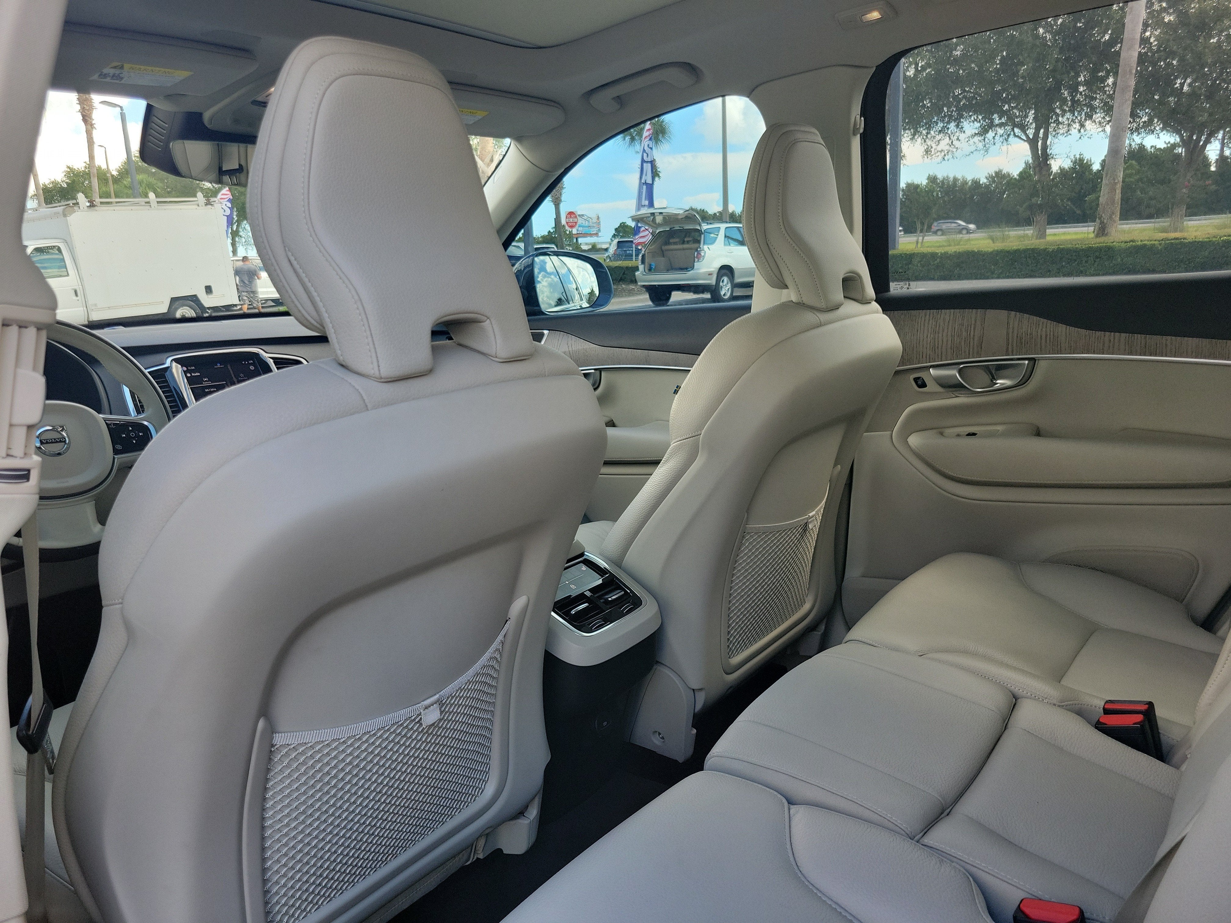 2024 Volvo XC90 Plus Bright Theme