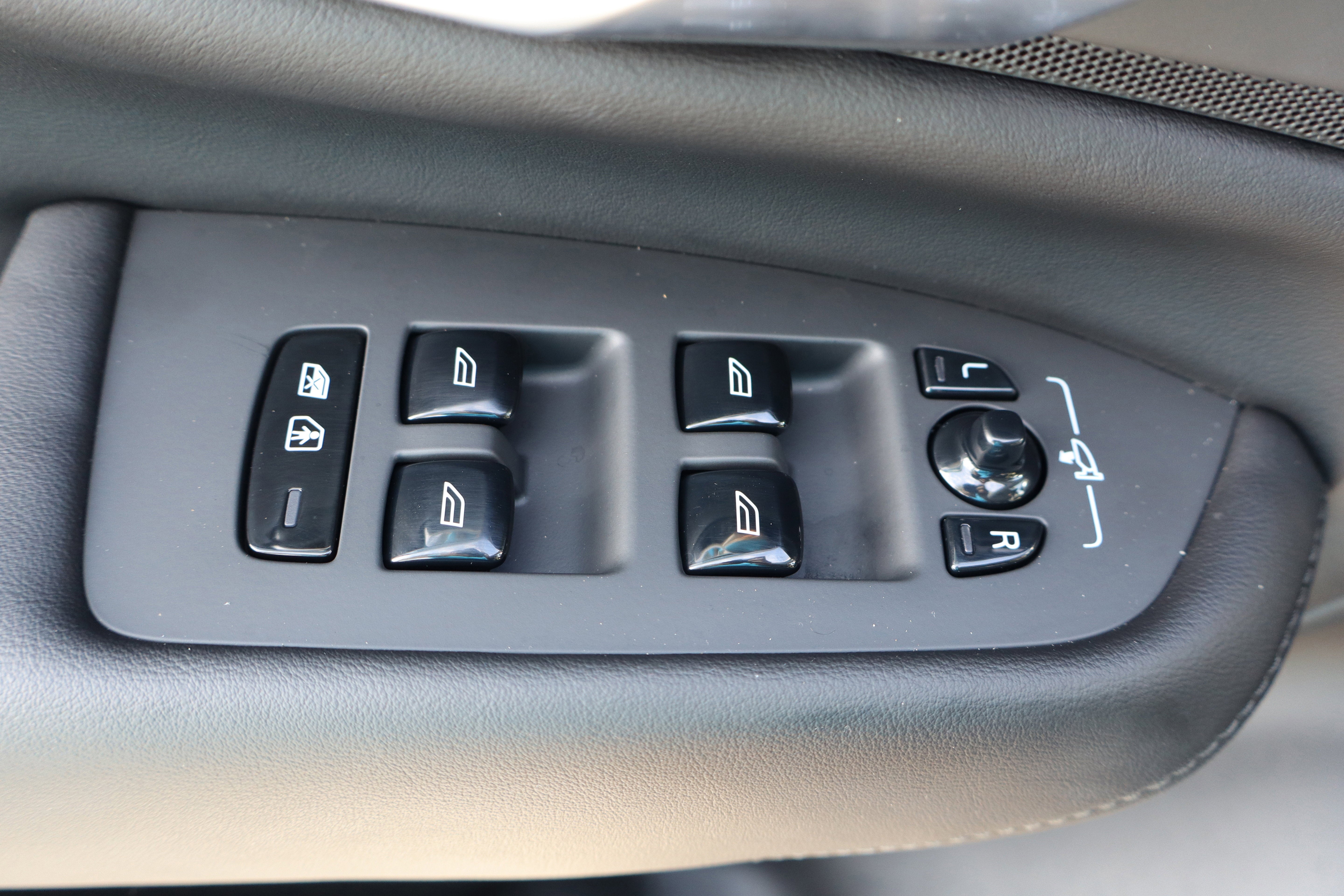 2024 Volvo XC90 Core Bright Theme