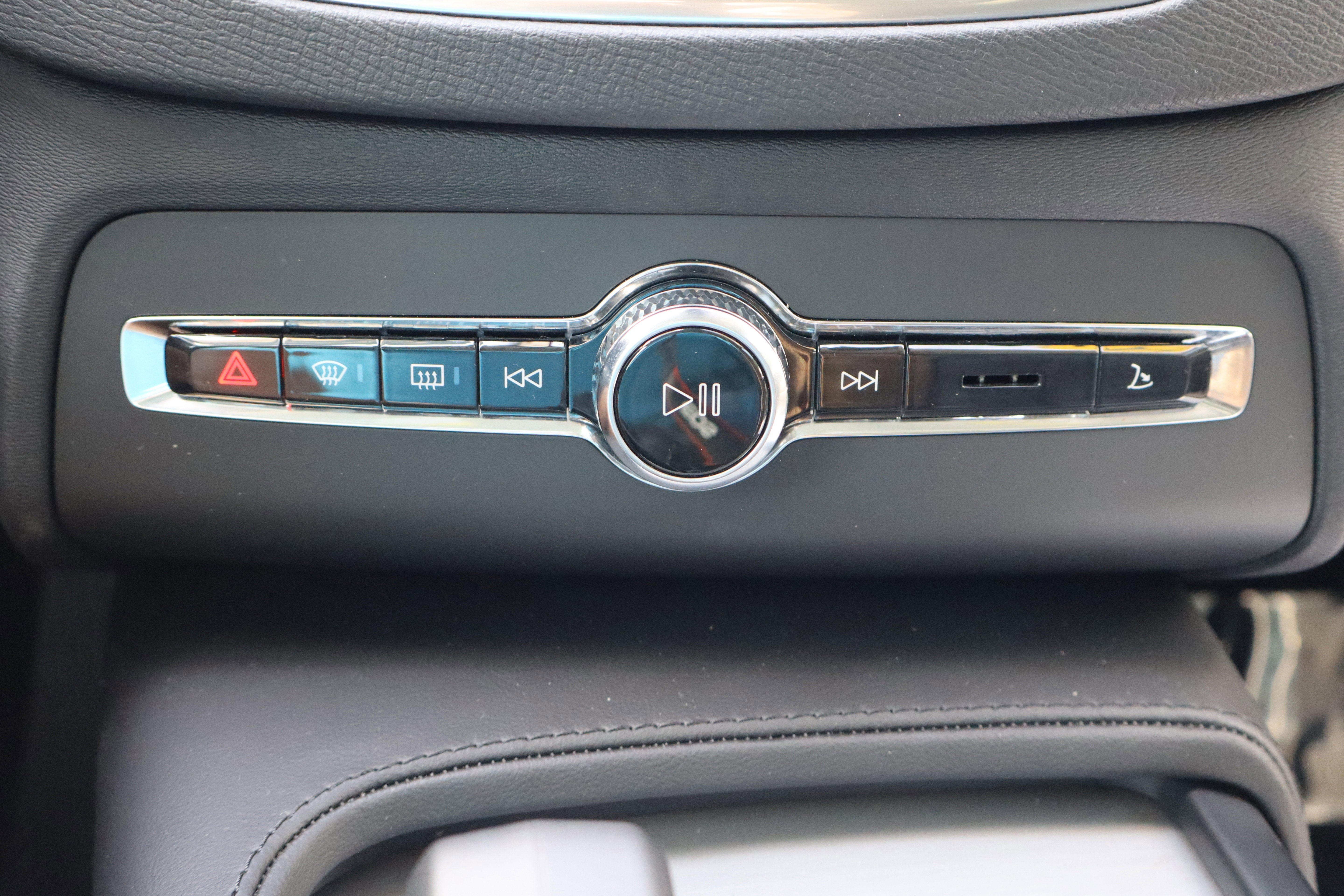 2024 Volvo XC90 Core Bright Theme