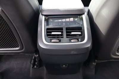 2024 Volvo XC90 Core Bright Theme