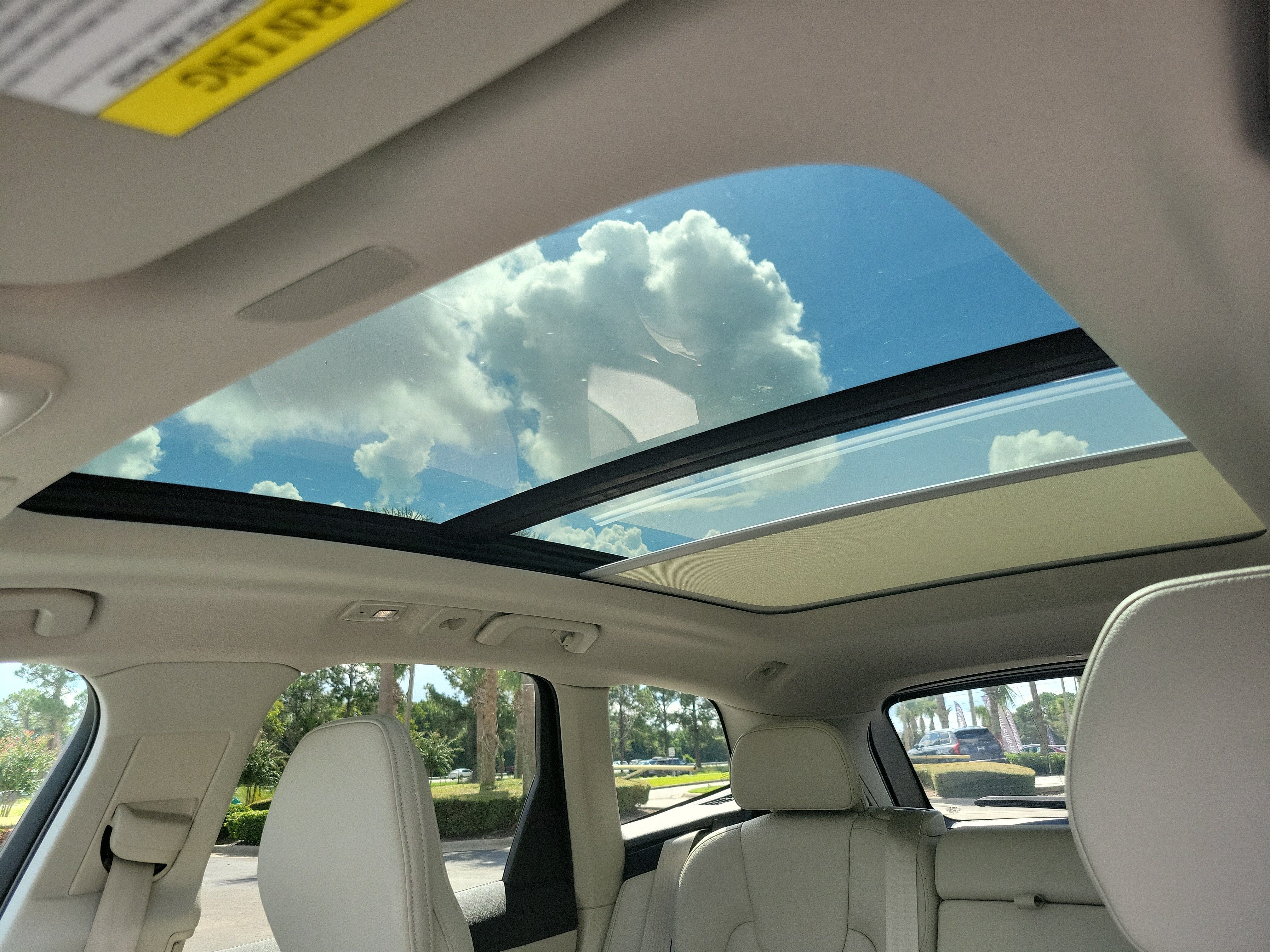 2024 Volvo XC60 Plus Dark Theme